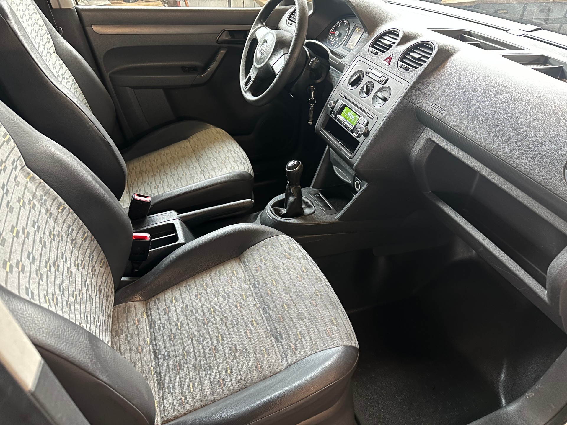 VW Caddy Maxi 1.6 TDI Blue Motion Technology-image-10