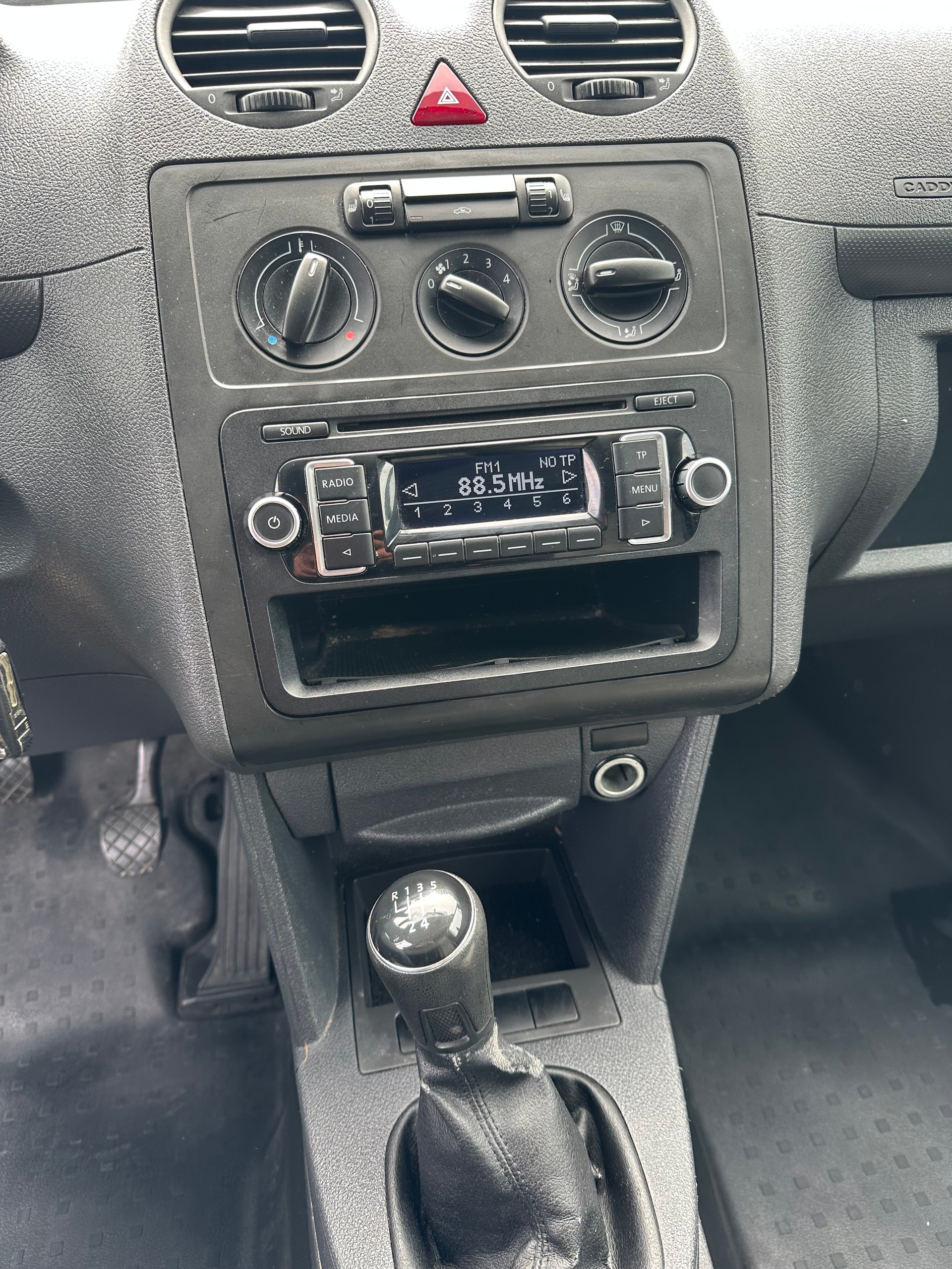 VW Caddy Maxi 1.6 TDI Blue Motion Technology-image-14