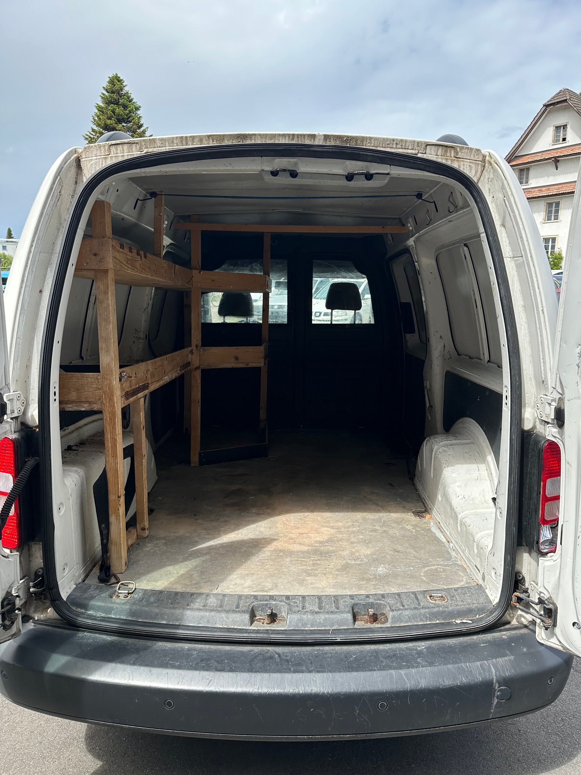 VW Caddy Maxi 1.6 TDI Blue Motion Technology-image-13