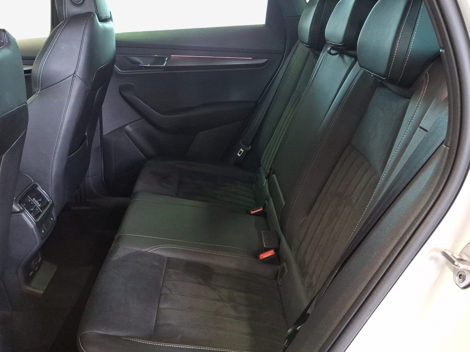 SKODA Karoq 2.0 TSI SportLine 4x4 DSG-image-11