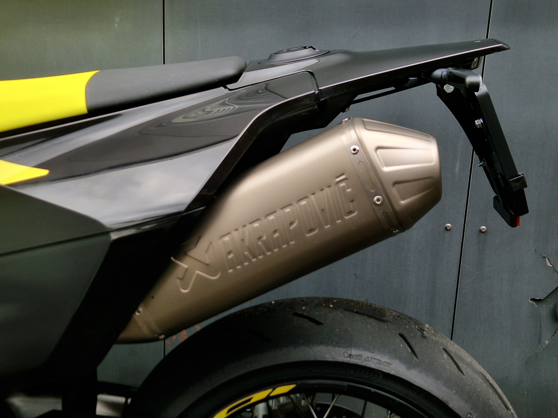 HUSQVARNA 701 Supermoto-showroom-element-3