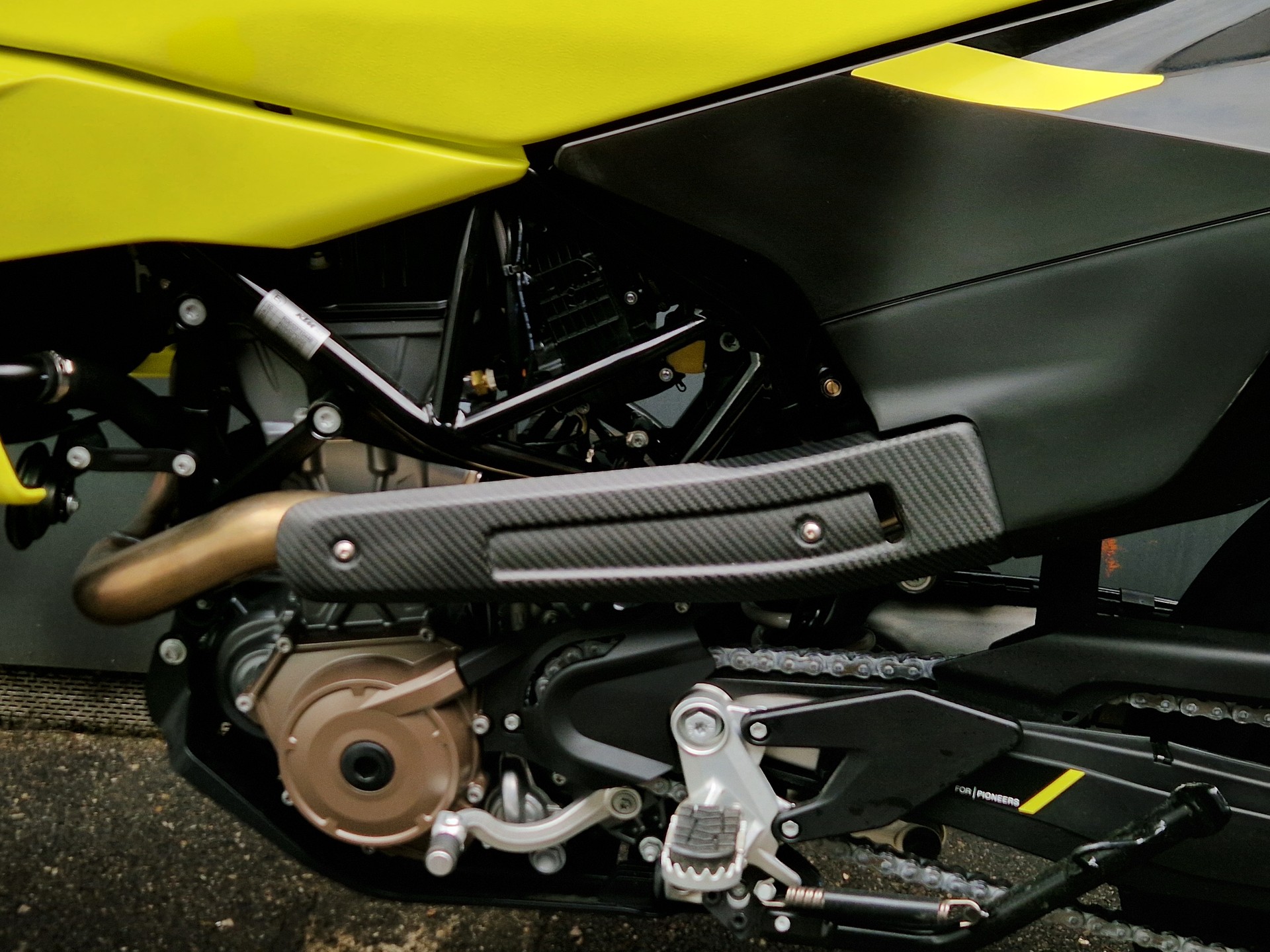 HUSQVARNA 701 Supermoto-image-5