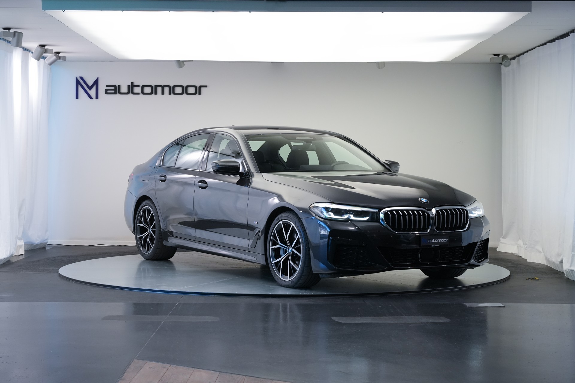 BMW 530d xDrive 48V M Sport Steptronic *AHK*-showroom-element-2