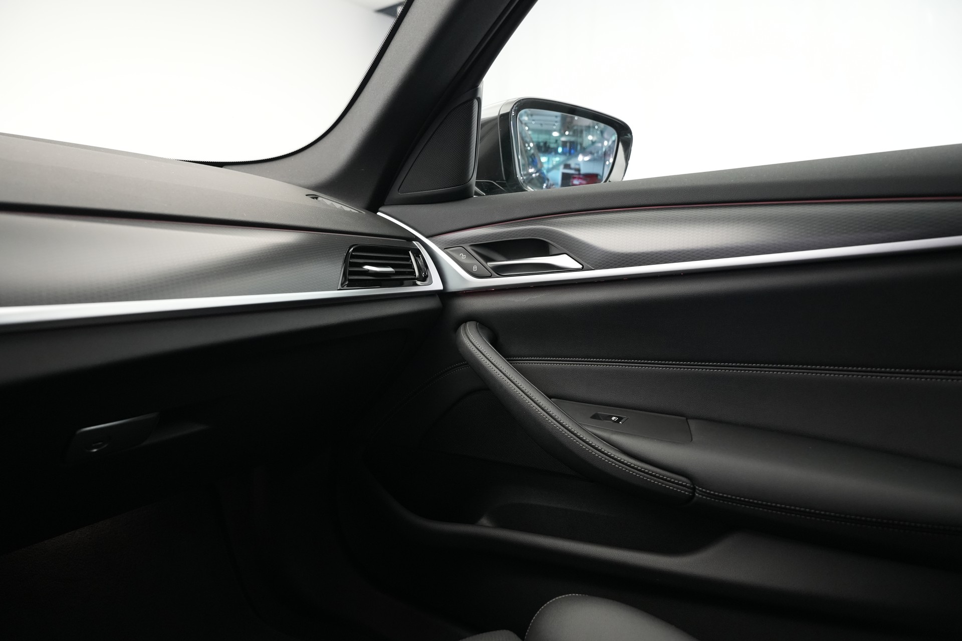 BMW 530d xDrive 48V M Sport Steptronic *AHK*-image-28