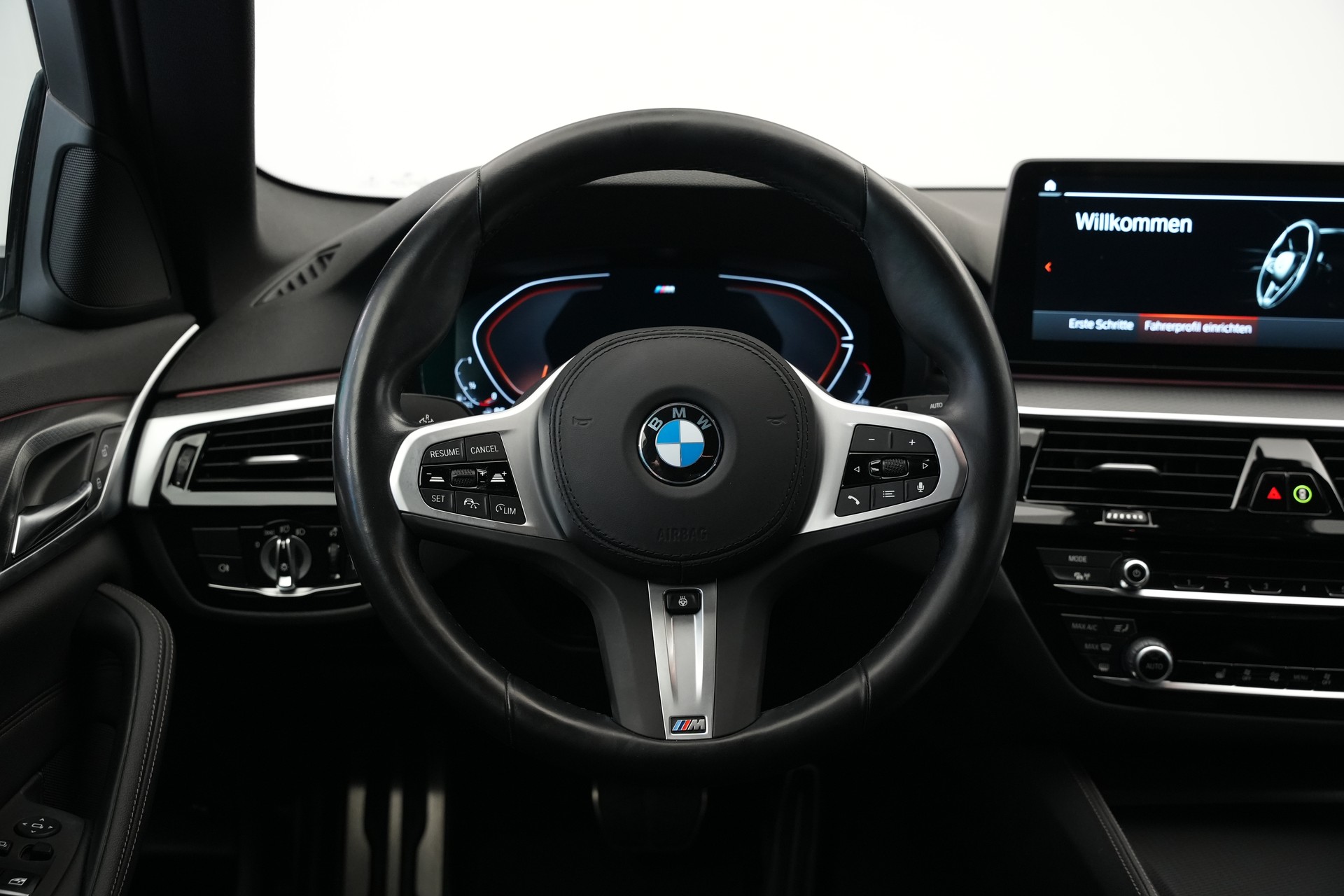 BMW 530d xDrive 48V M Sport Steptronic *AHK*-image-11