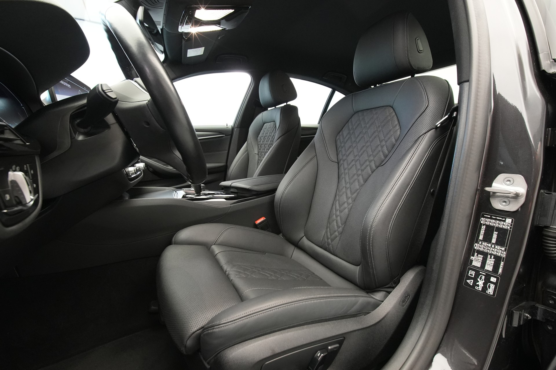 BMW 530d xDrive 48V M Sport Steptronic *AHK*-image-12