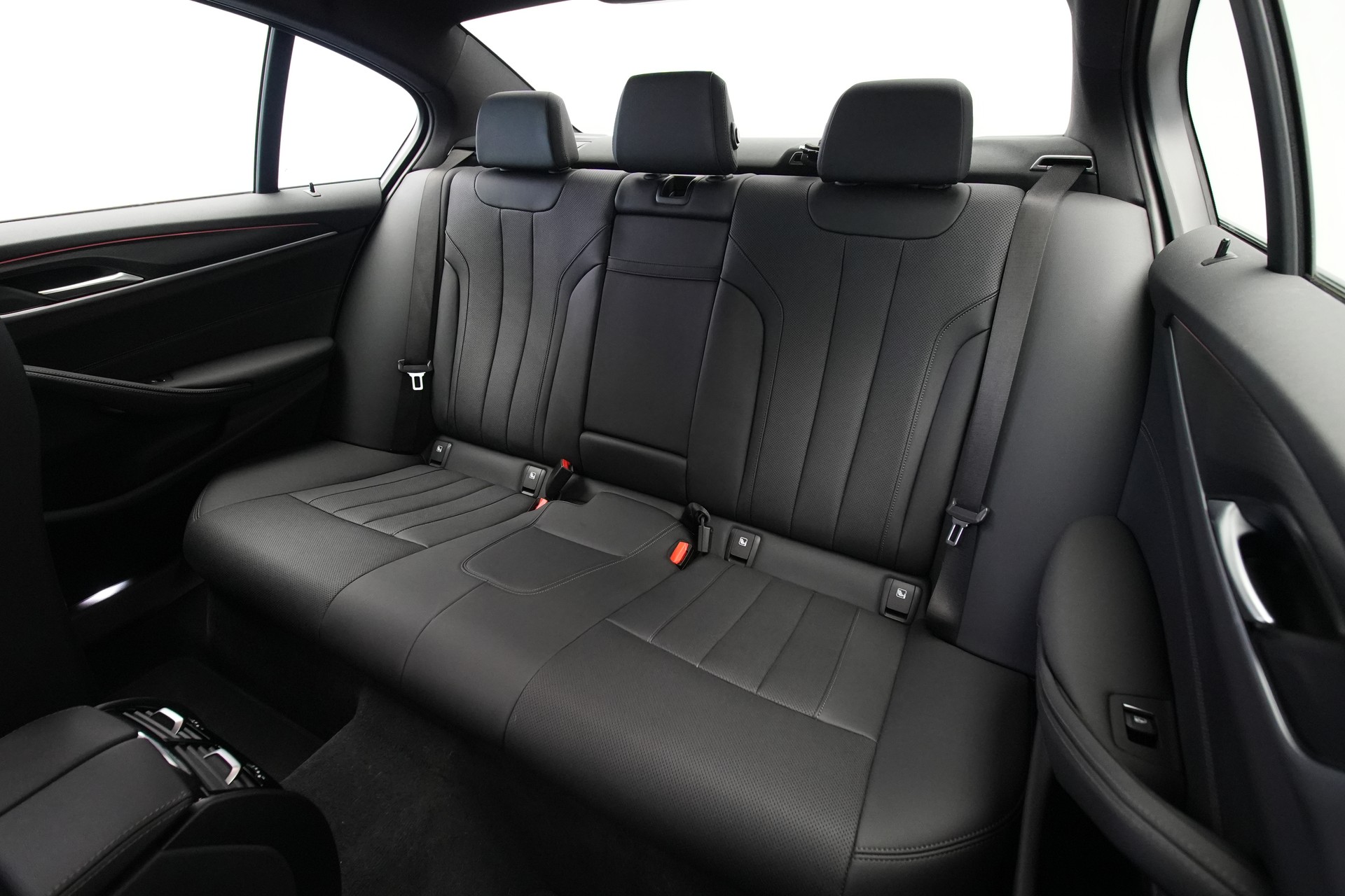 BMW 530d xDrive 48V M Sport Steptronic *AHK*-image-13