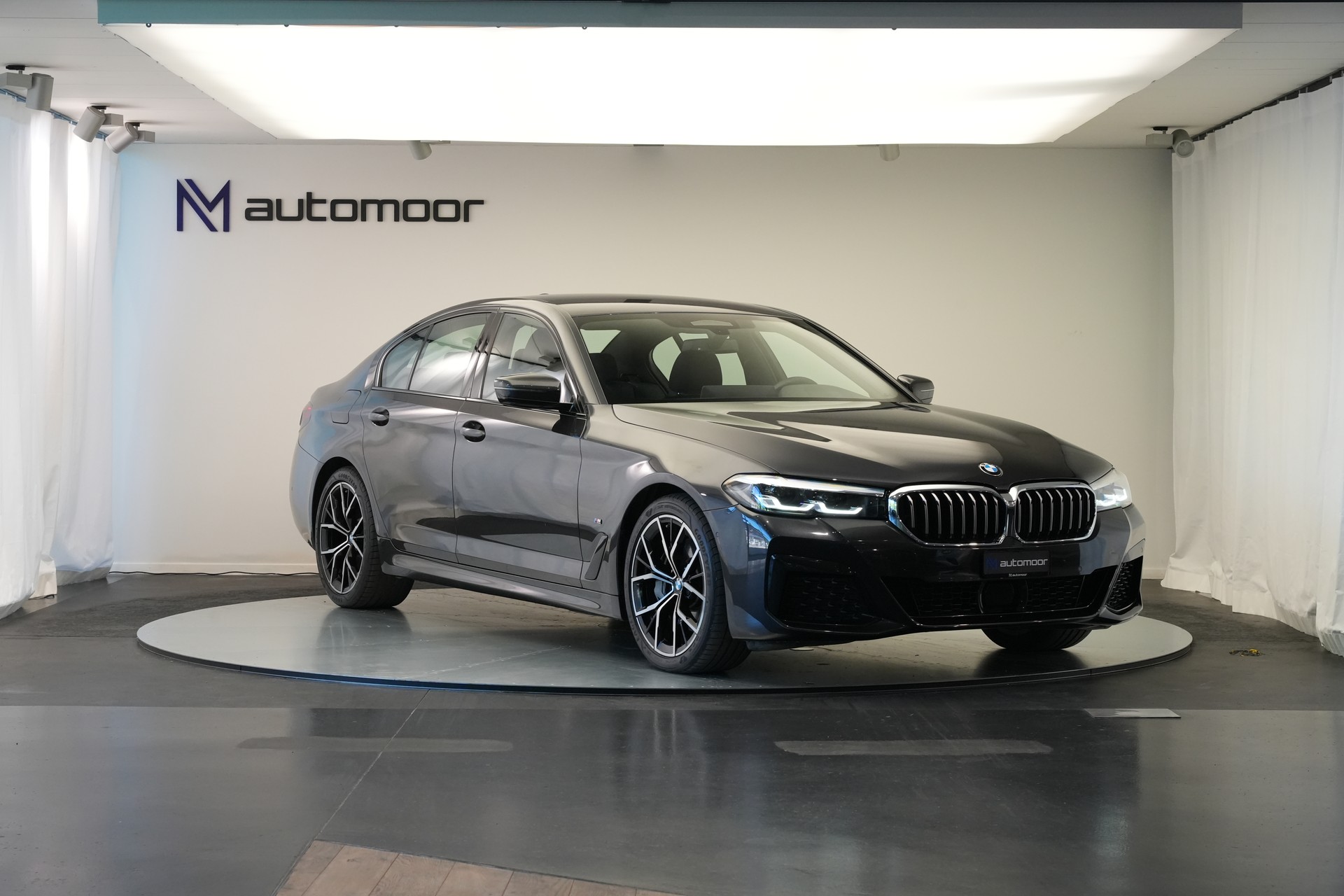 BMW 530d xDrive 48V M Sport Steptronic *AHK*-showroom-element-2