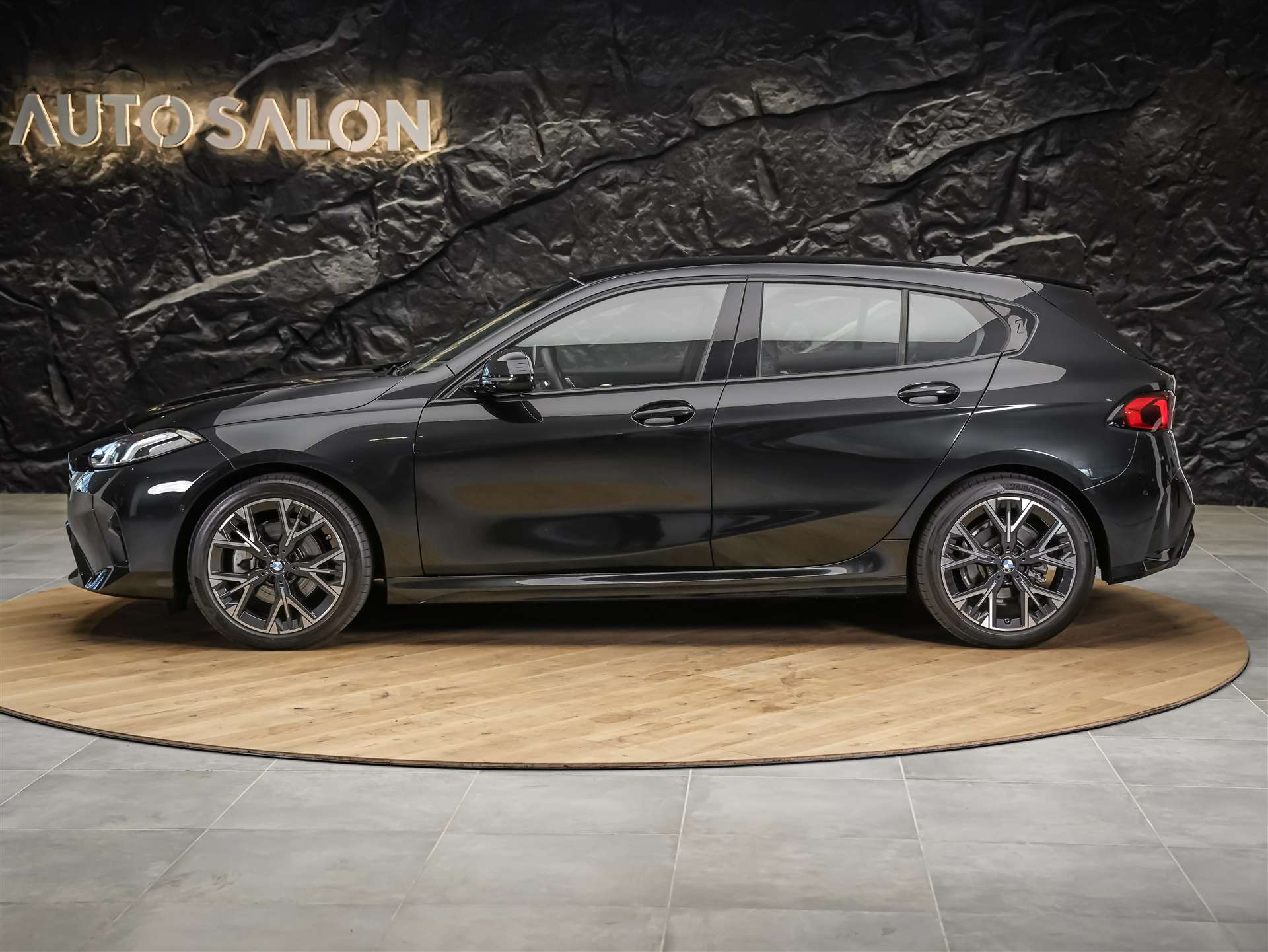 BMW 120 M Sport Steptronic *NEUES MODELL*Abstandsregler*Sitzheizung*-image-1