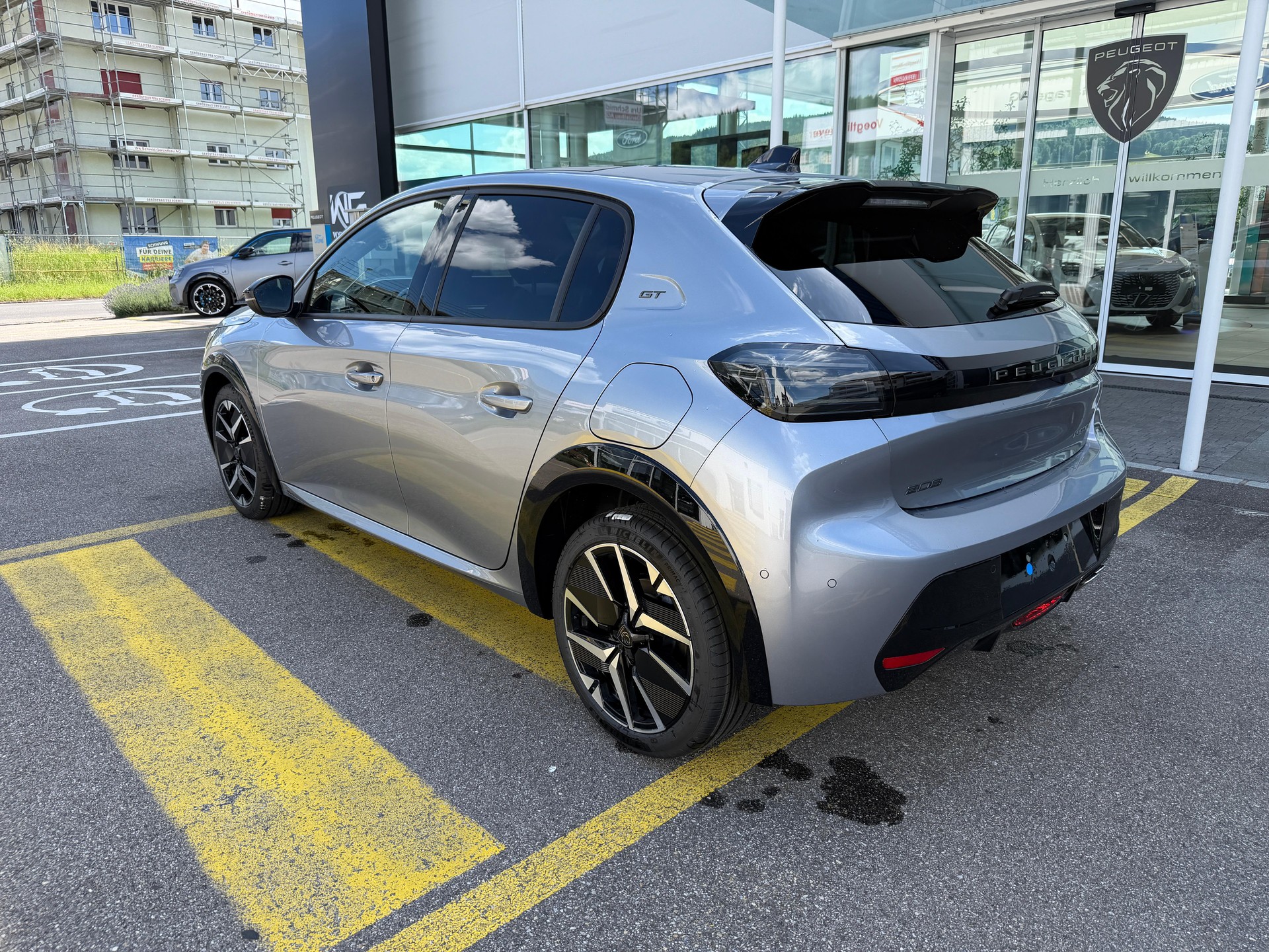 PEUGEOT 208 1.2 Hybrid 145 GT-image-1