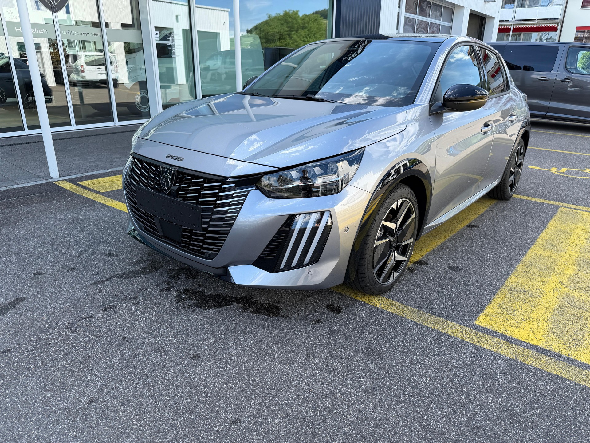 PEUGEOT 208 1.2 Hybrid 145 GT-image-6
