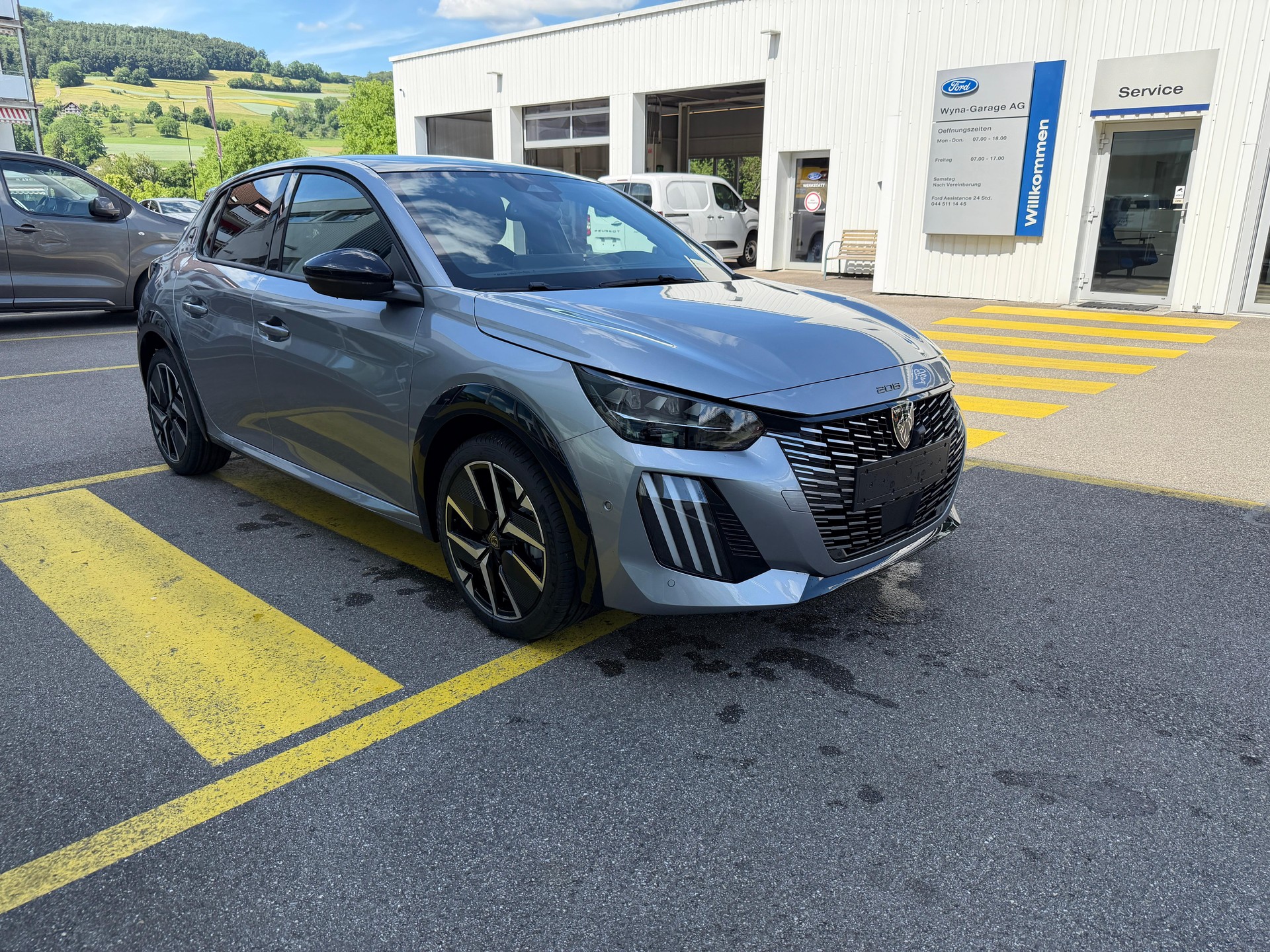 PEUGEOT 208 1.2 Hybrid 145 GT-image-5
