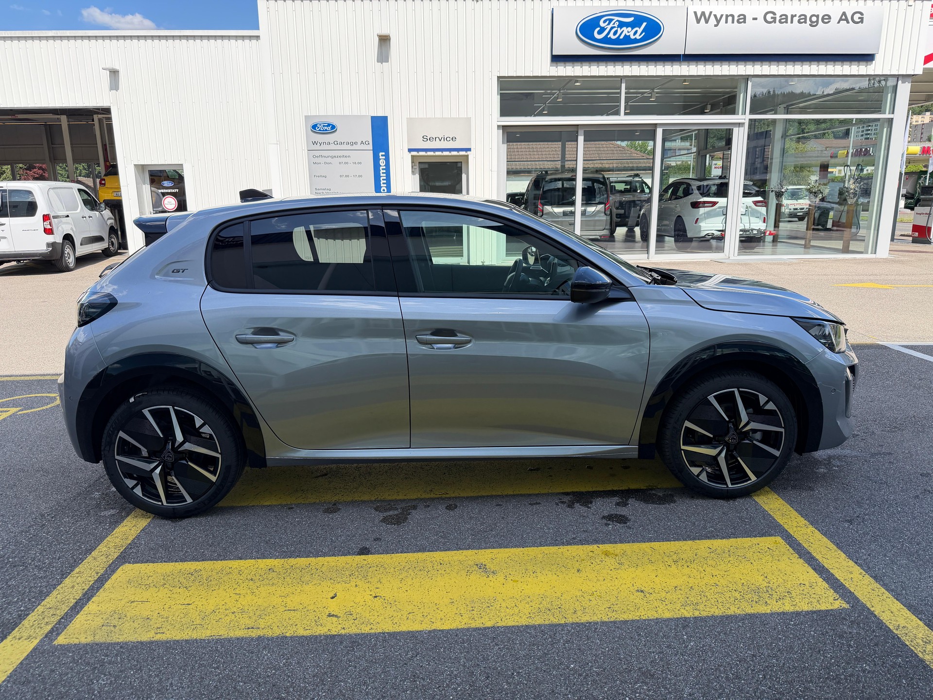 PEUGEOT 208 1.2 Hybrid 145 GT-image-4