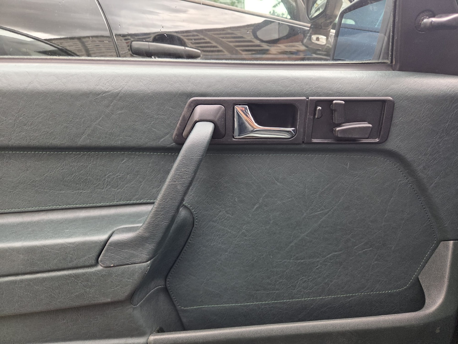 MERCEDES-BENZ 190 E 2.6-image-8
