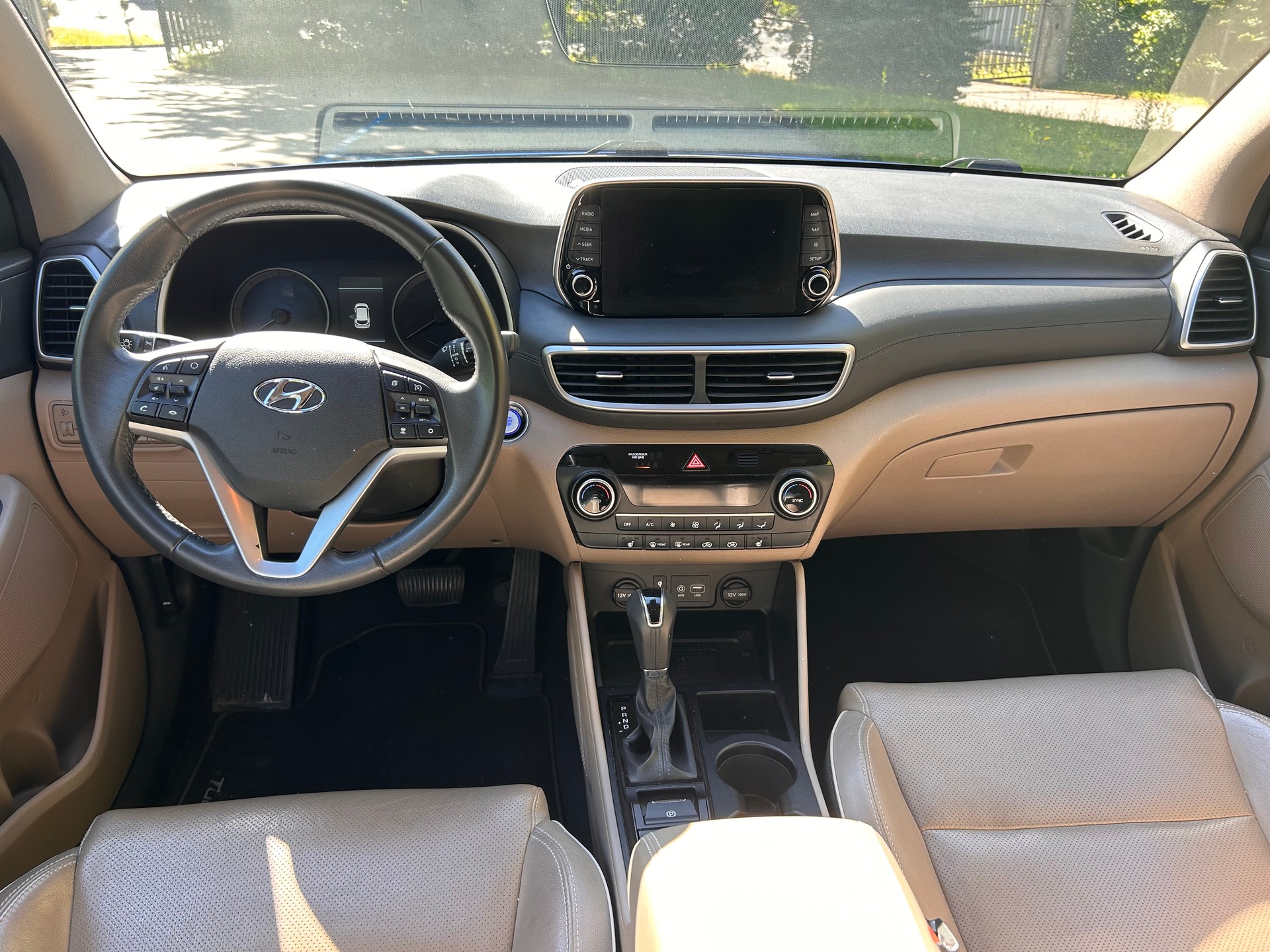 HYUNDAI Tucson 1.6 CRDi Amplia 2WD-image-5