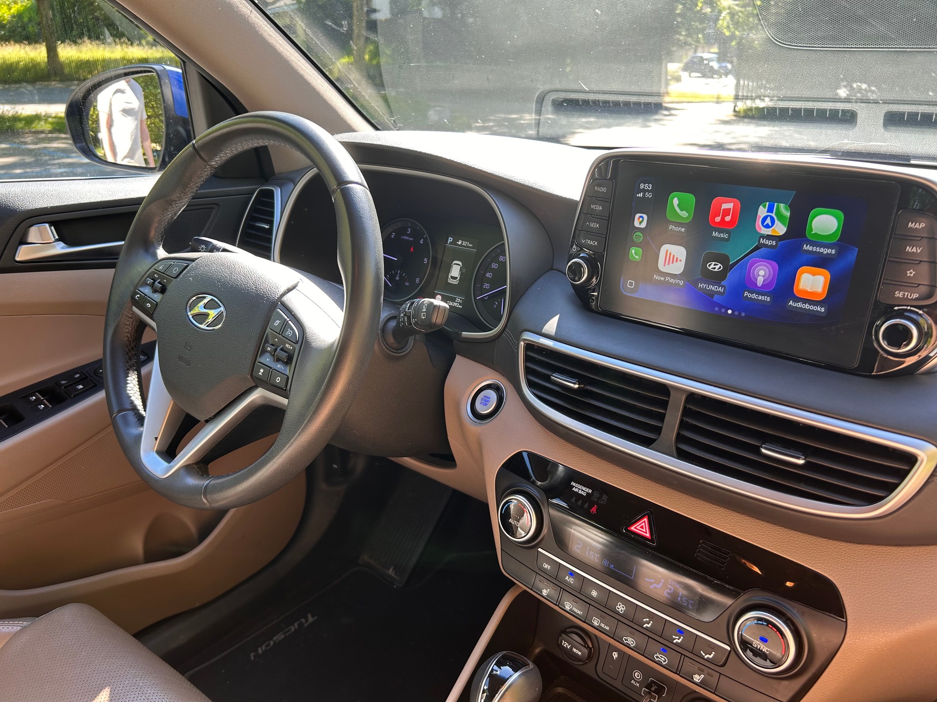 HYUNDAI Tucson 1.6 CRDi Amplia 2WD-image-4