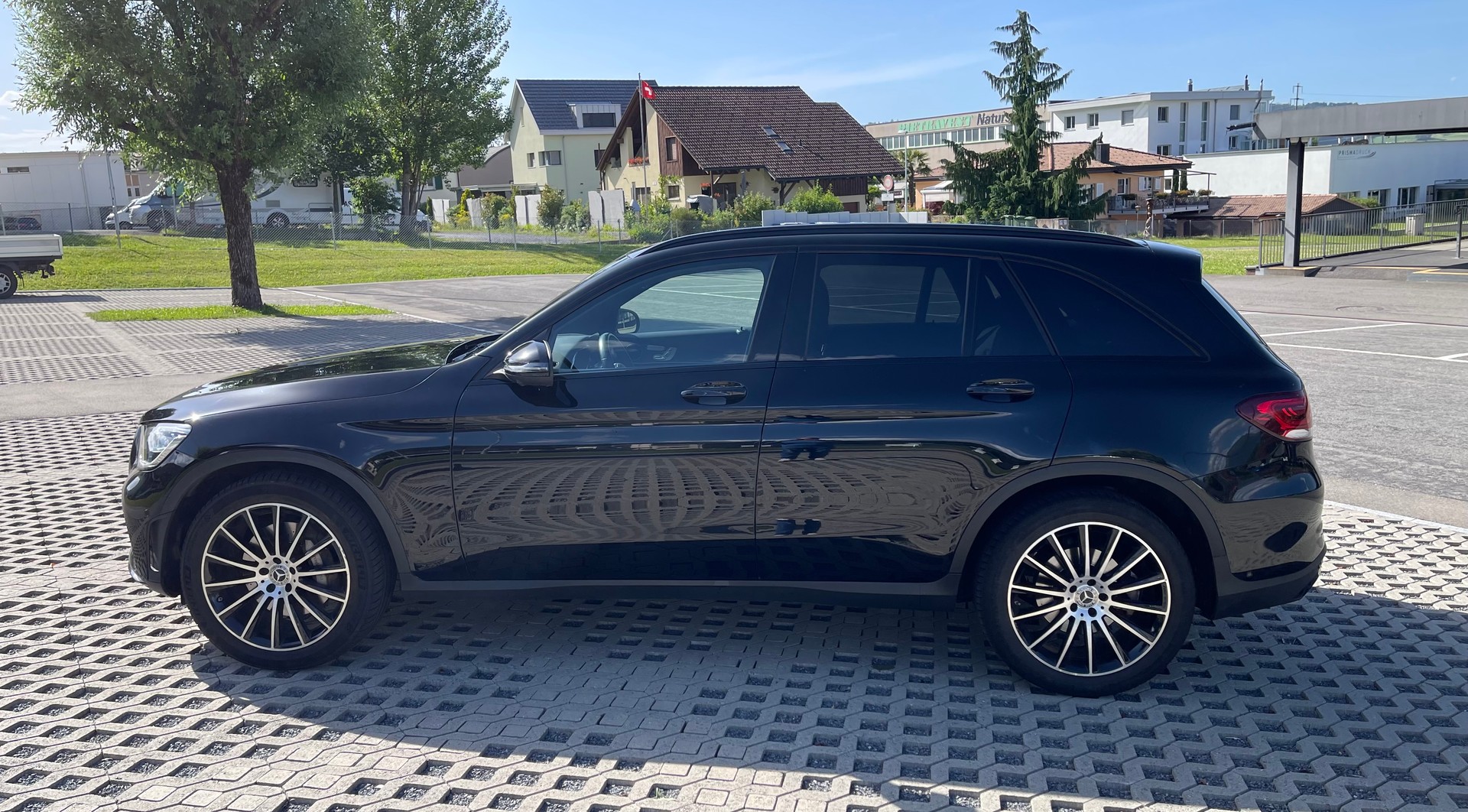 MERCEDES-BENZ GLC 200 AMG Line 4Matic 9G-Tronic-image-2