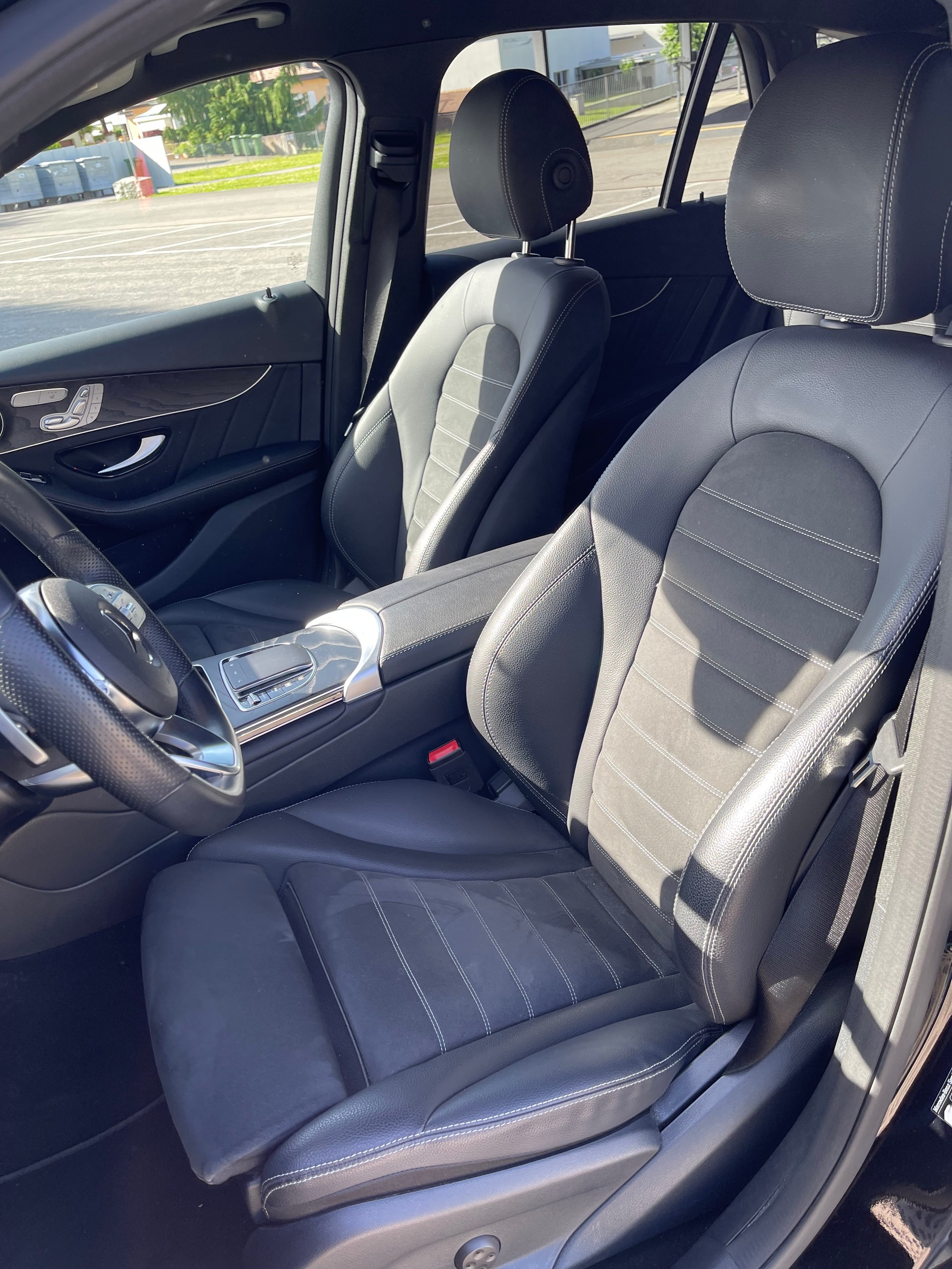 MERCEDES-BENZ GLC 200 AMG Line 4Matic 9G-Tronic-image-9