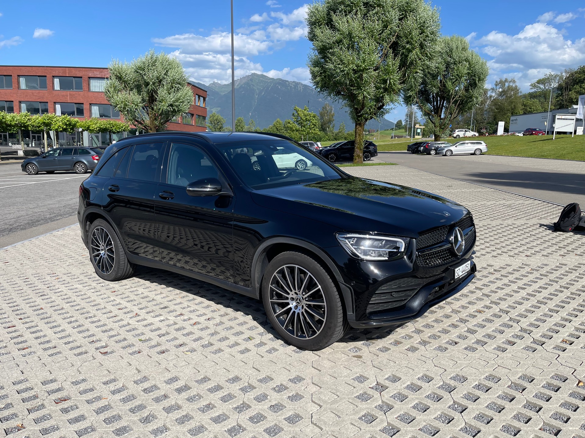 MERCEDES-BENZ GLC 200 AMG Line 4Matic 9G-Tronic-image-8
