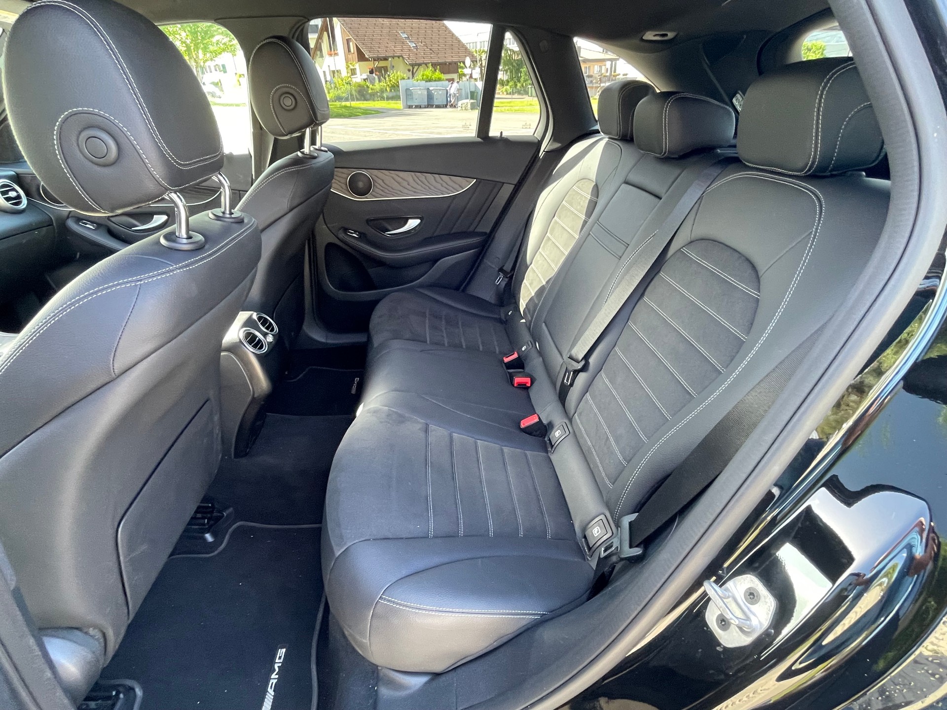 MERCEDES-BENZ GLC 200 AMG Line 4Matic 9G-Tronic-image-15