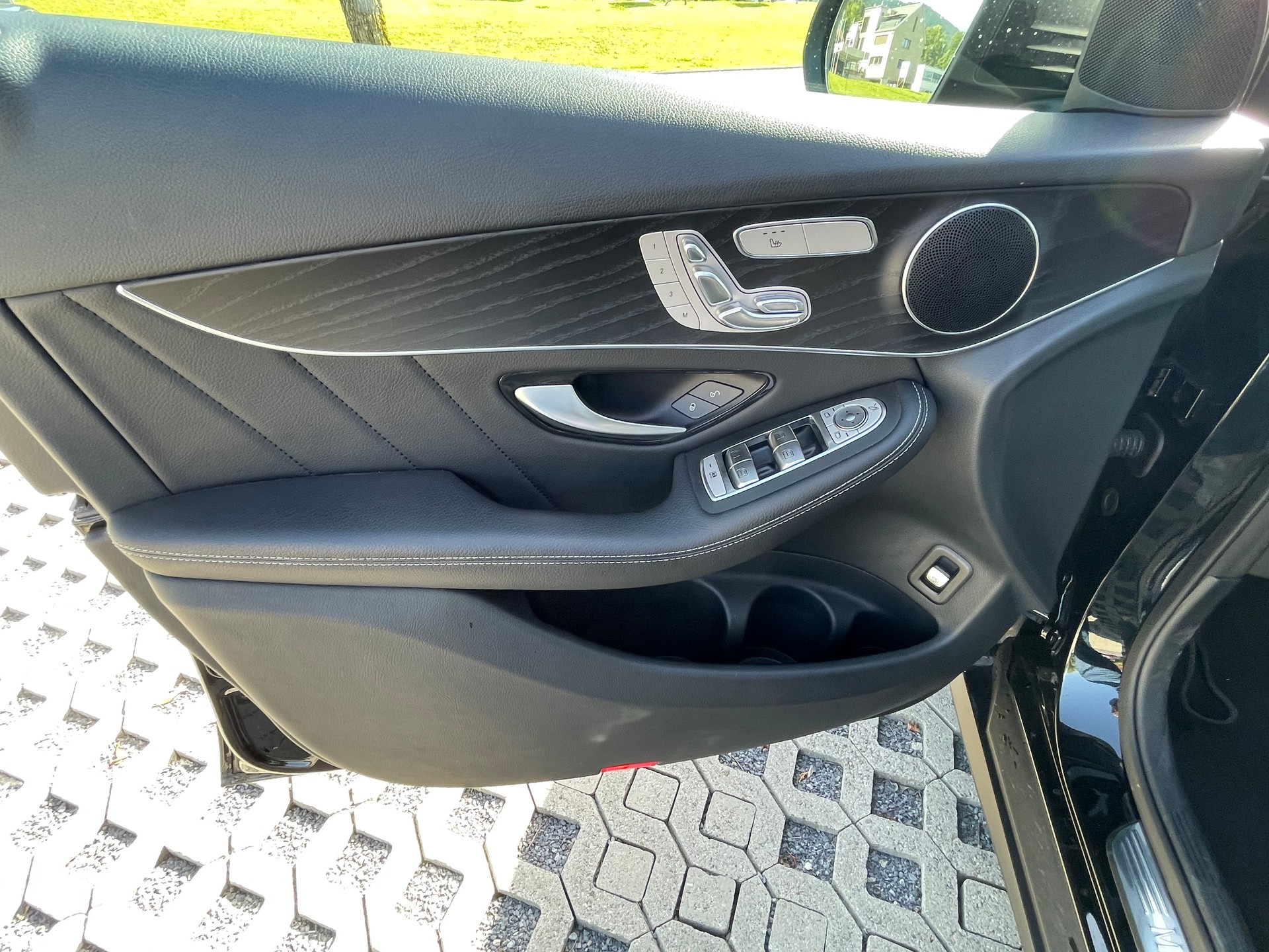 MERCEDES-BENZ GLC 200 AMG Line 4Matic 9G-Tronic-image-11