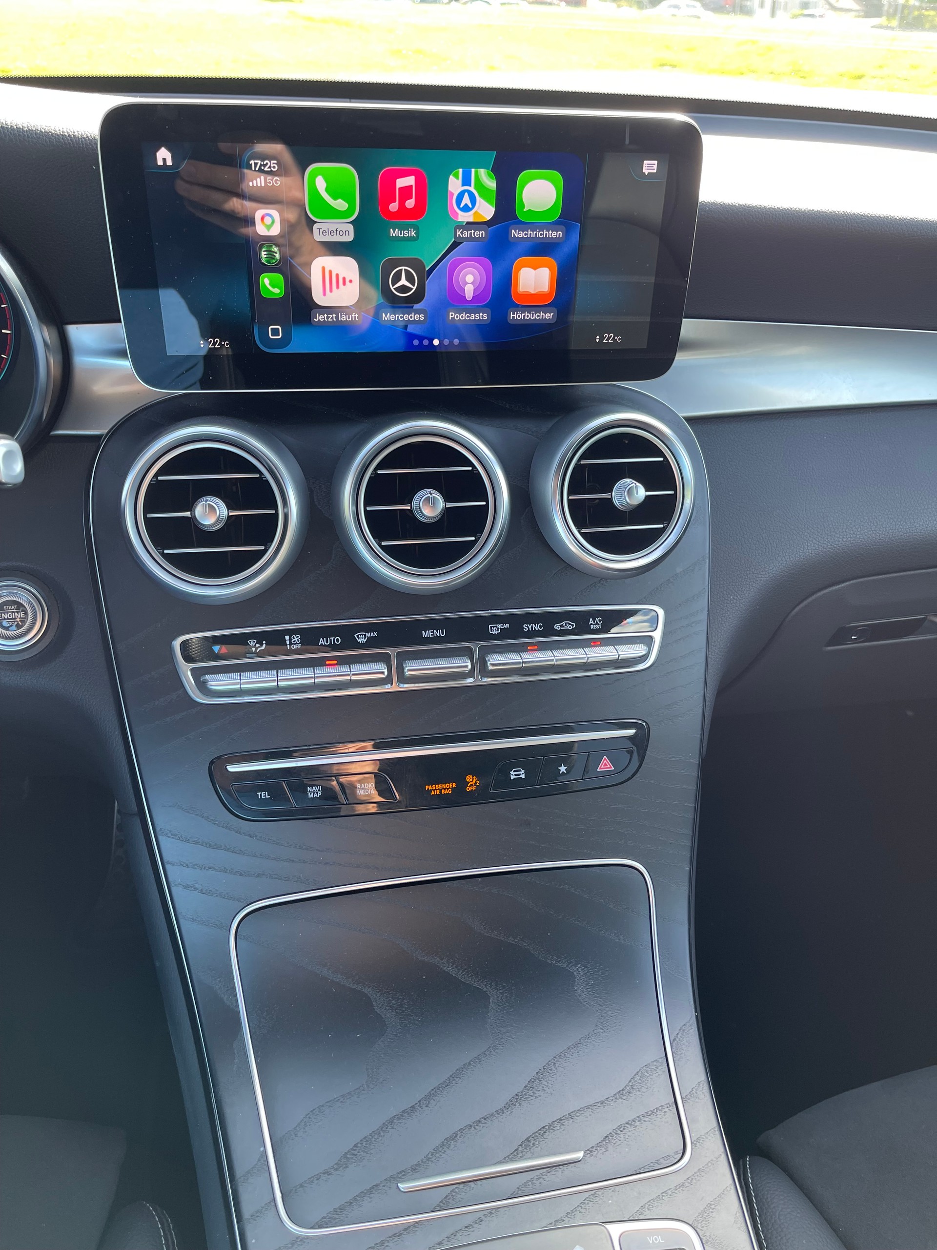 MERCEDES-BENZ GLC 200 AMG Line 4Matic 9G-Tronic-image-12
