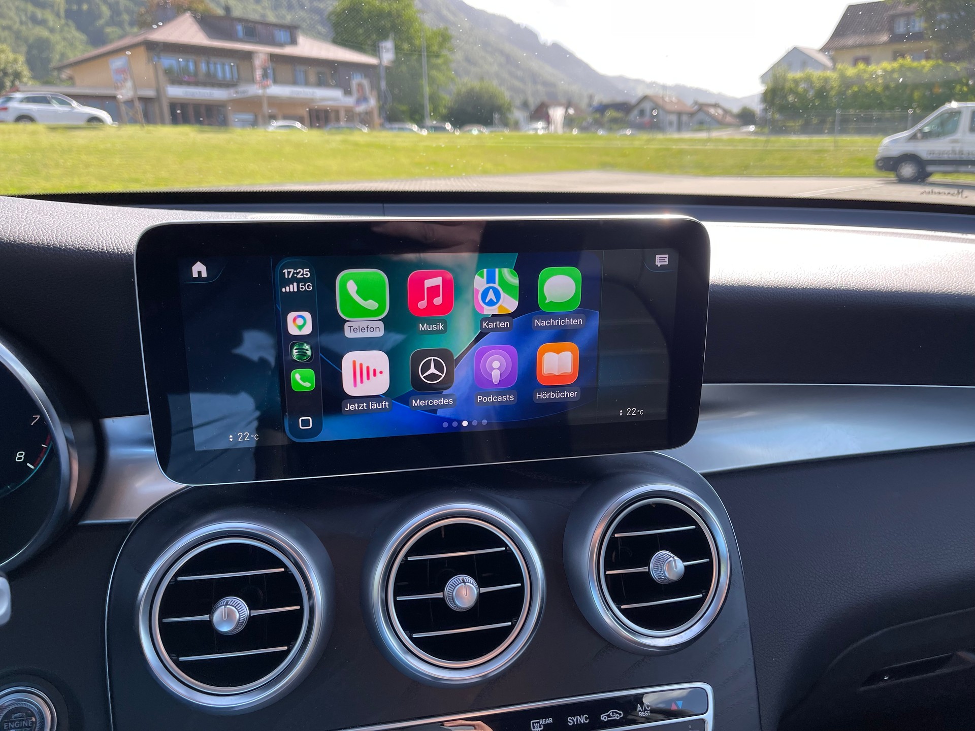 MERCEDES-BENZ GLC 200 AMG Line 4Matic 9G-Tronic-image-14