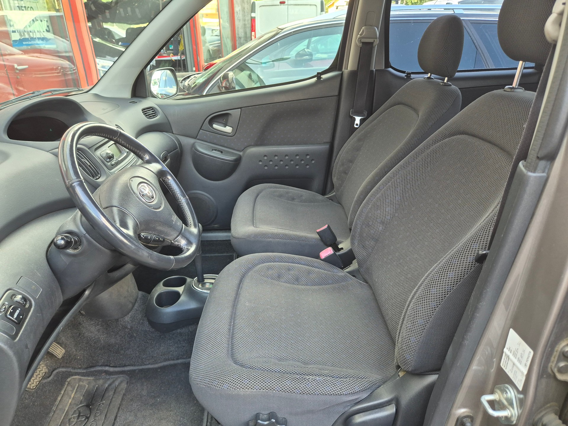 TOYOTA Yaris Verso 1.3 Linea Sol-image-14
