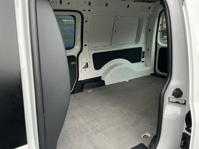 VW Caddy Maxi 2.0TDI 4Motion BlueMotion Technology-image-12