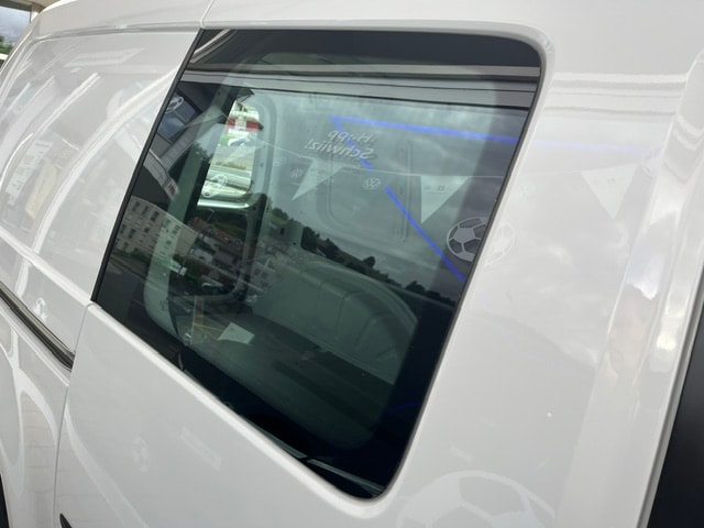 VW Caddy Maxi 2.0TDI 4Motion BlueMotion Technology-image-14