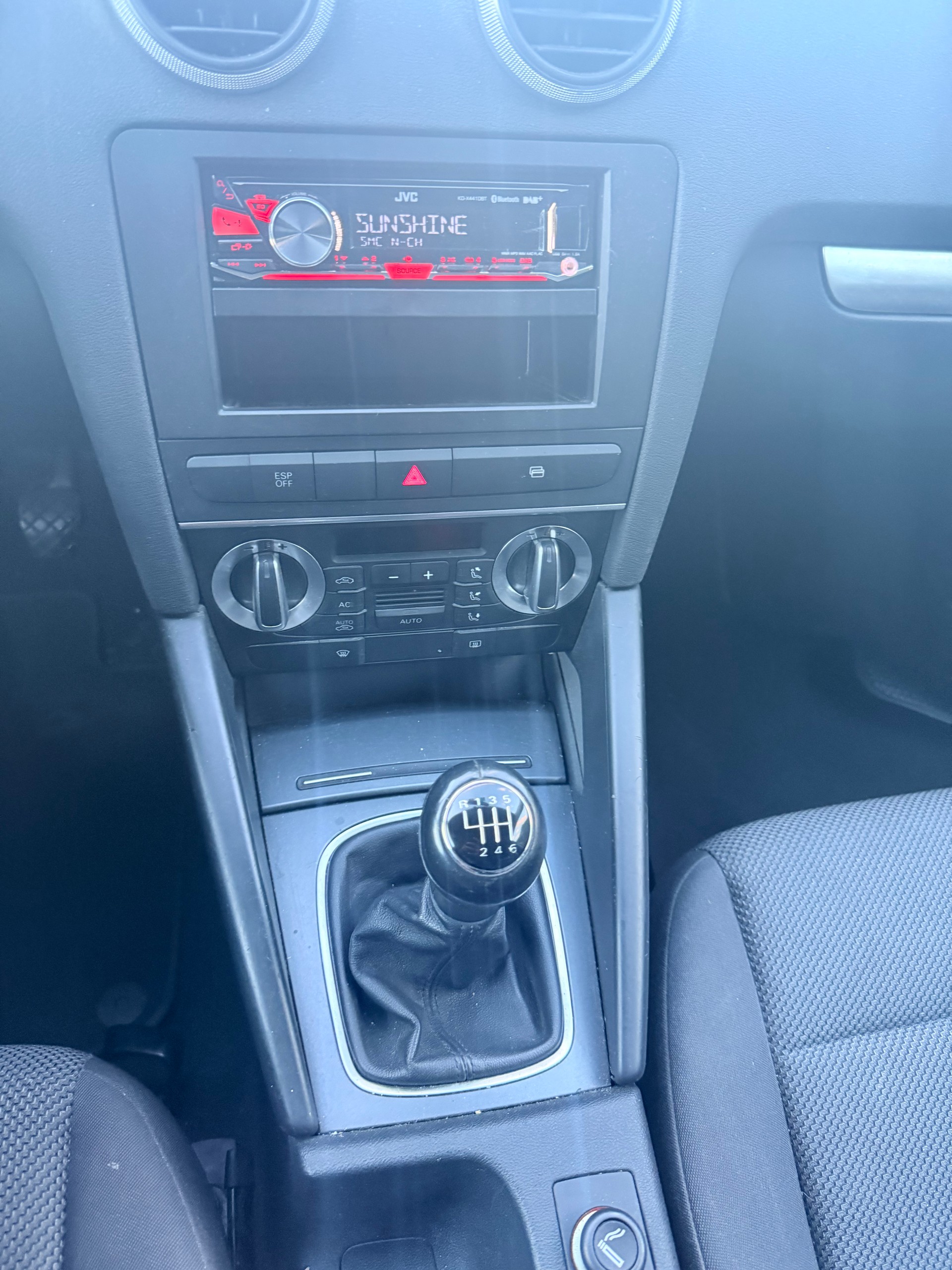 AUDI A3 Sportback 1.4 TFSI Ambiente-image-8