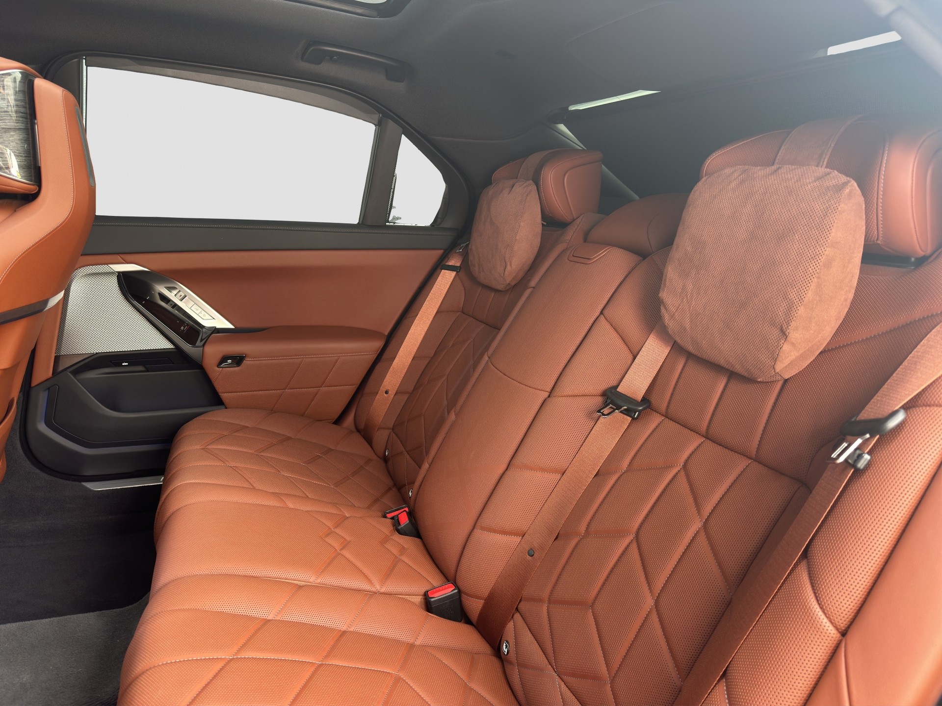BMW 750e xDrive Steptronic-image-10