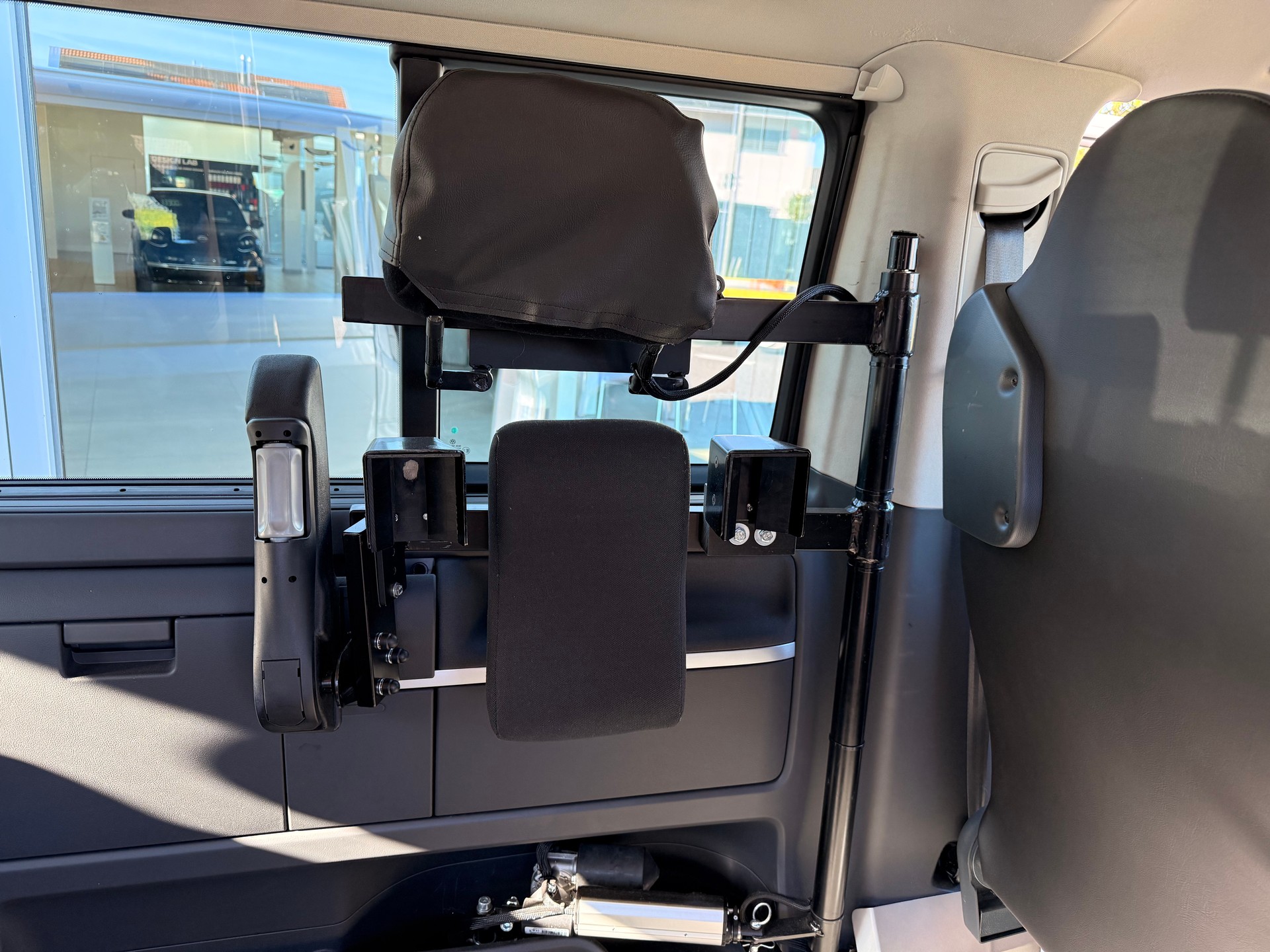 VW Multivan TDI Fam L.Ed. A-image-14