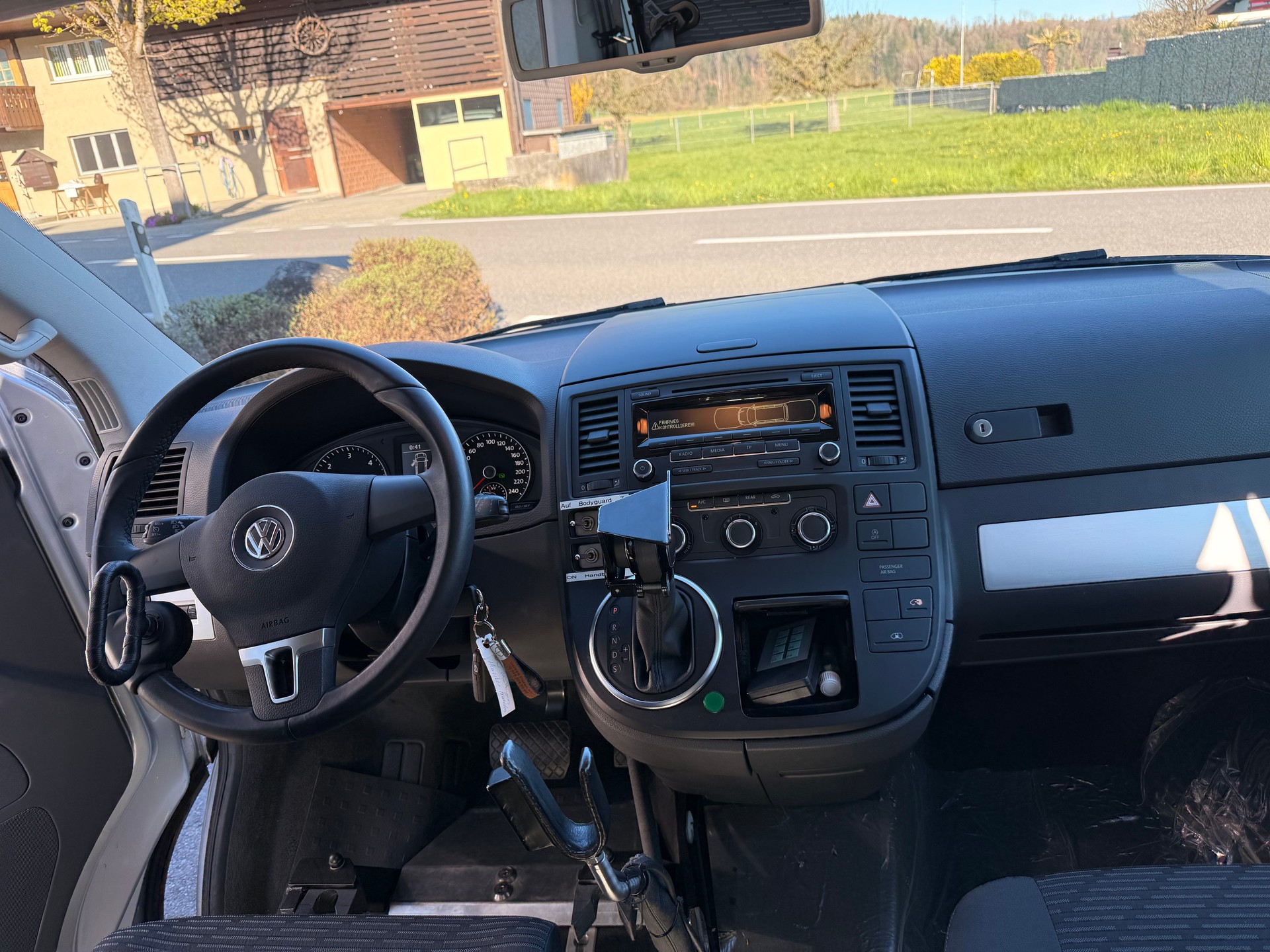 VW Multivan TDI Fam L.Ed. A-image-12