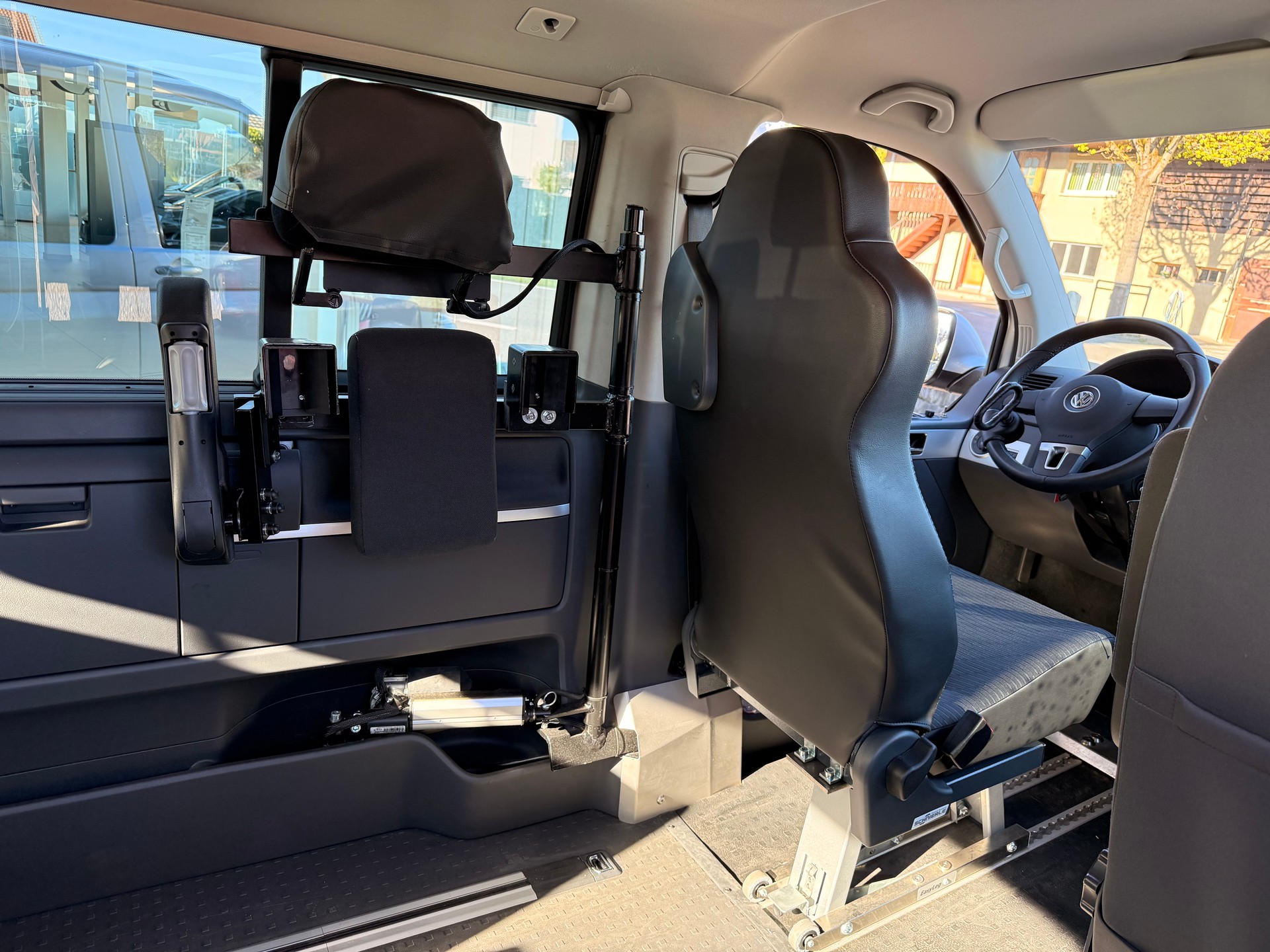 VW Multivan TDI Fam L.Ed. A-image-5