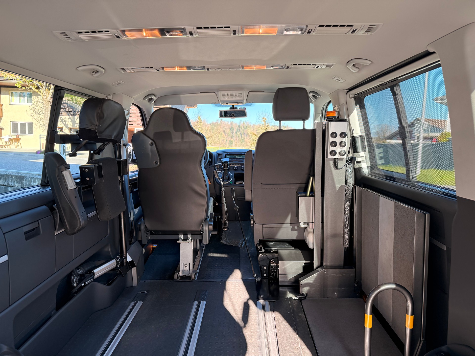 VW Multivan TDI Fam L.Ed. A-image-10
