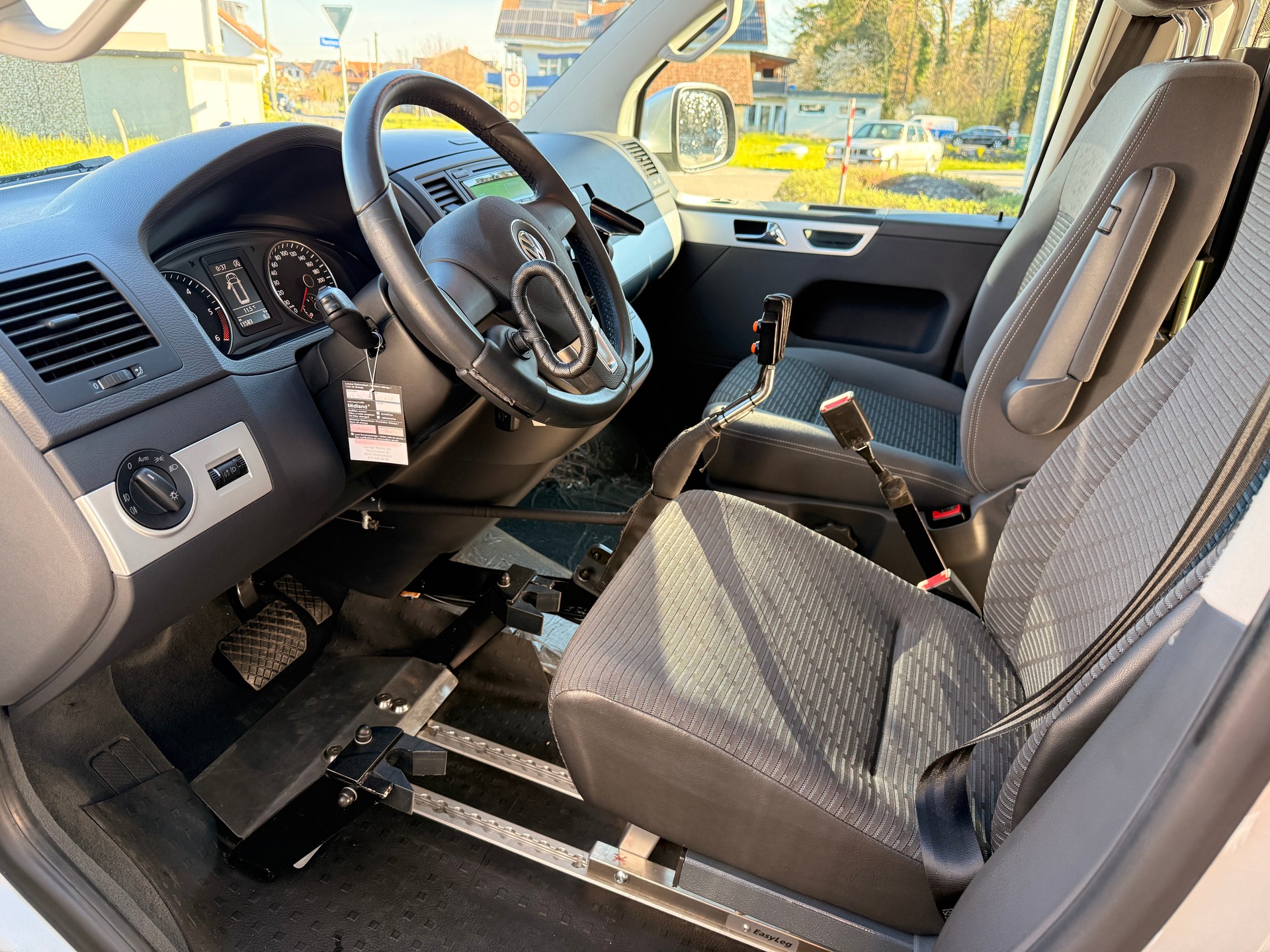 VW Multivan TDI Fam L.Ed. A-image-7