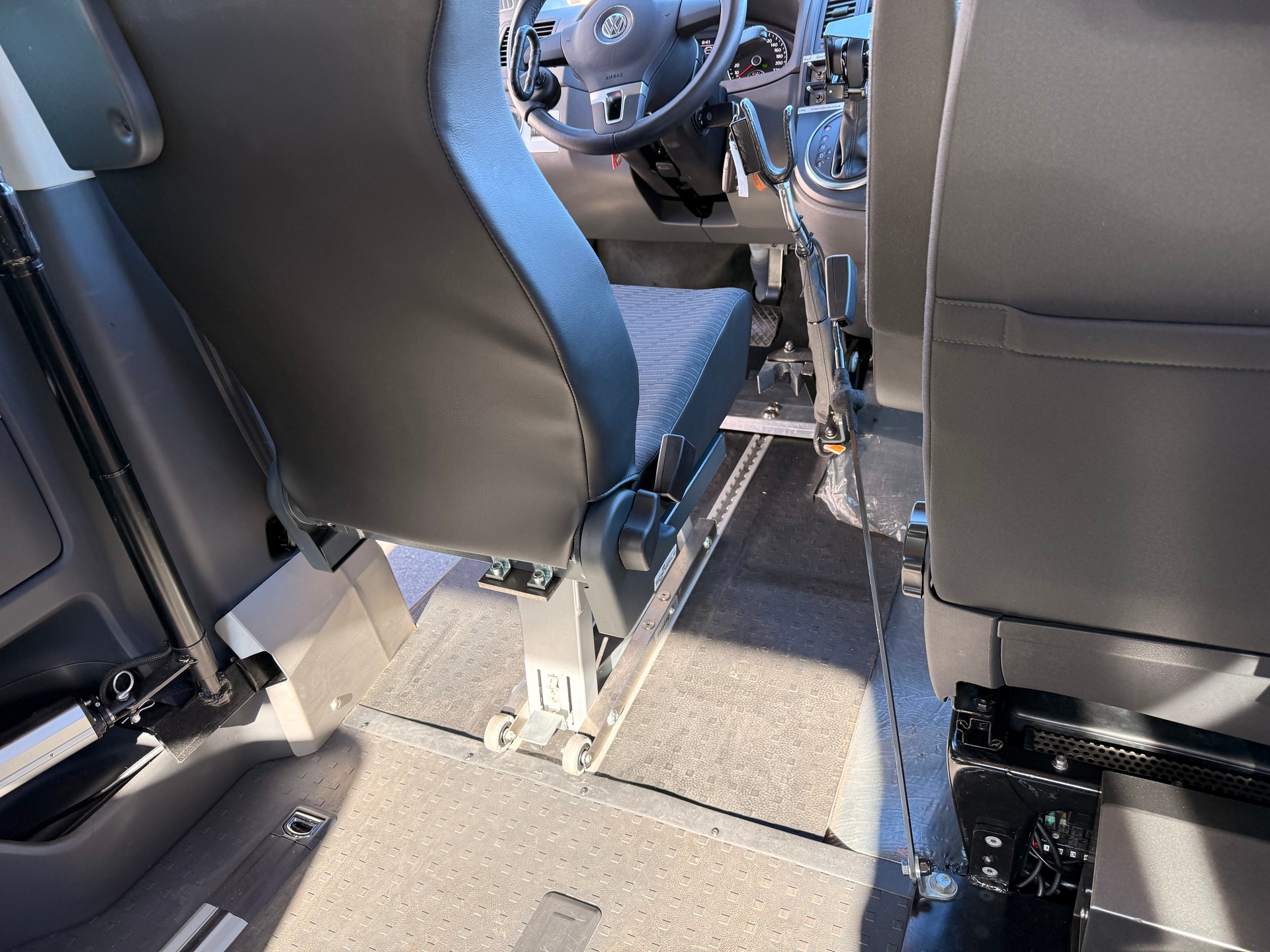 VW Multivan TDI Fam L.Ed. A-image-13