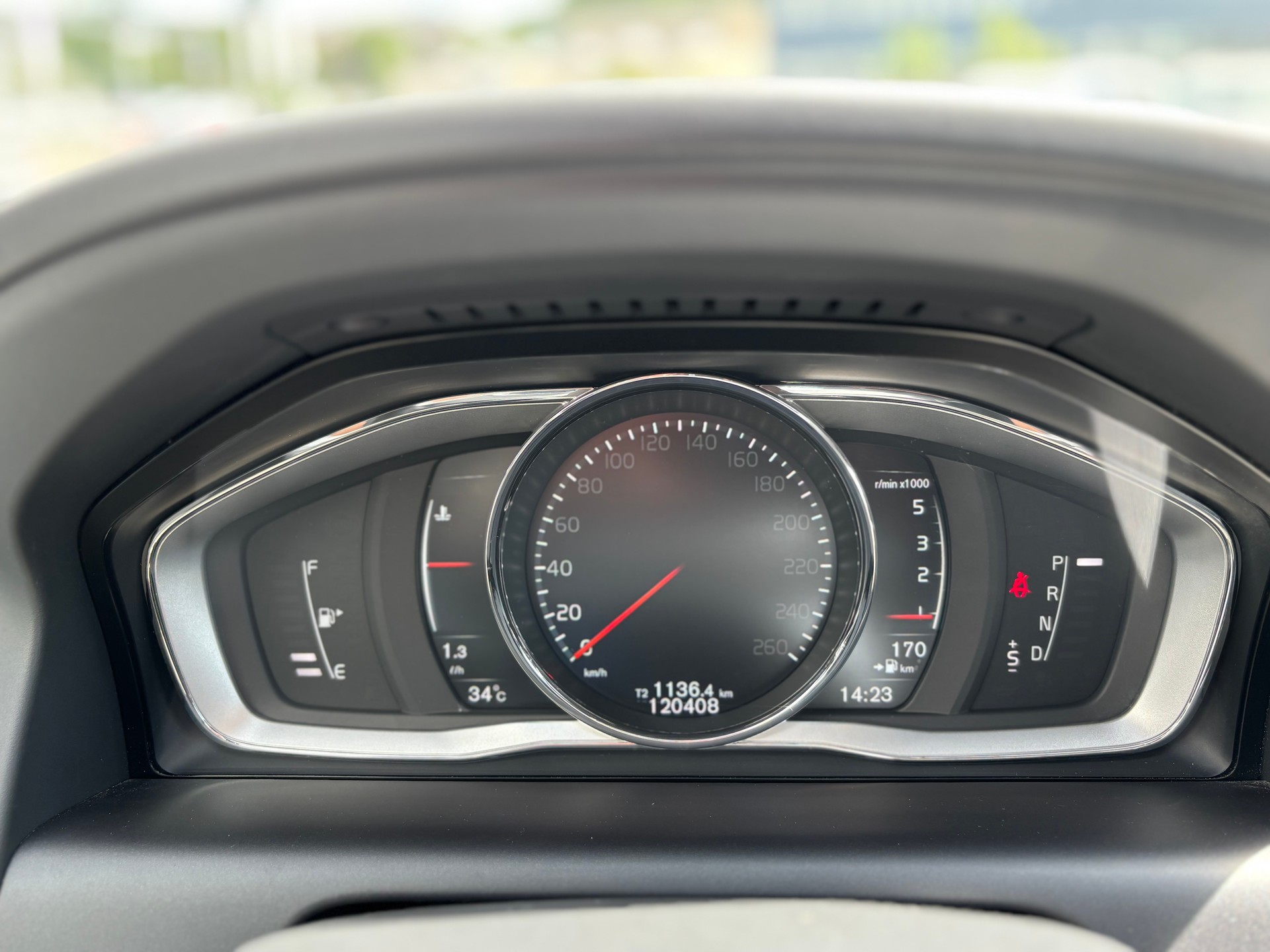 VOLVO XC60 2.4 D4 Summum AWD S/S-image-14