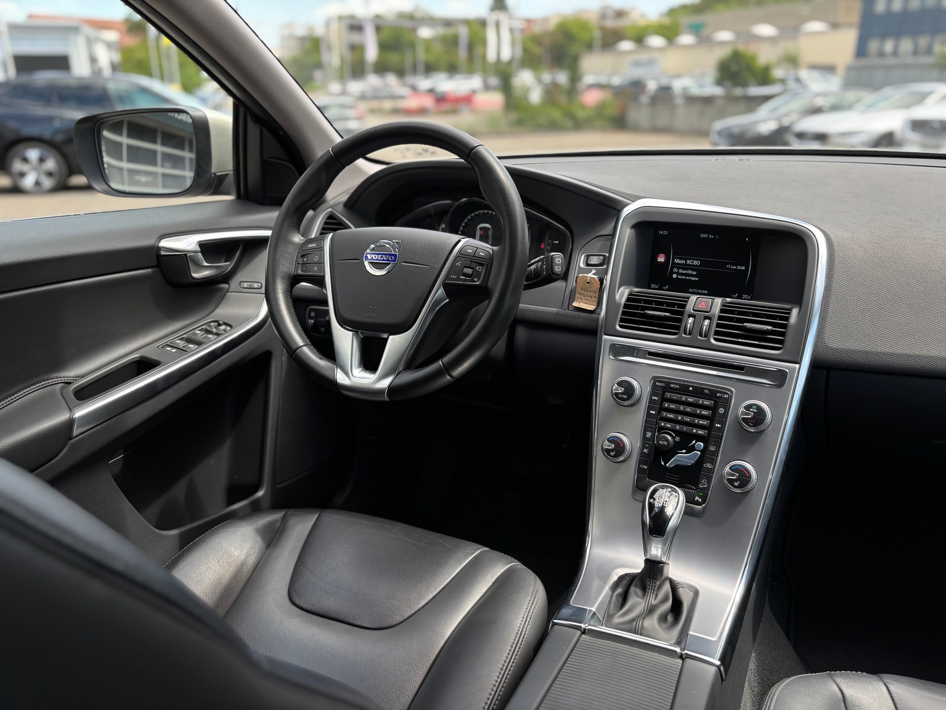 VOLVO XC60 2.4 D4 Summum AWD S/S-image-12