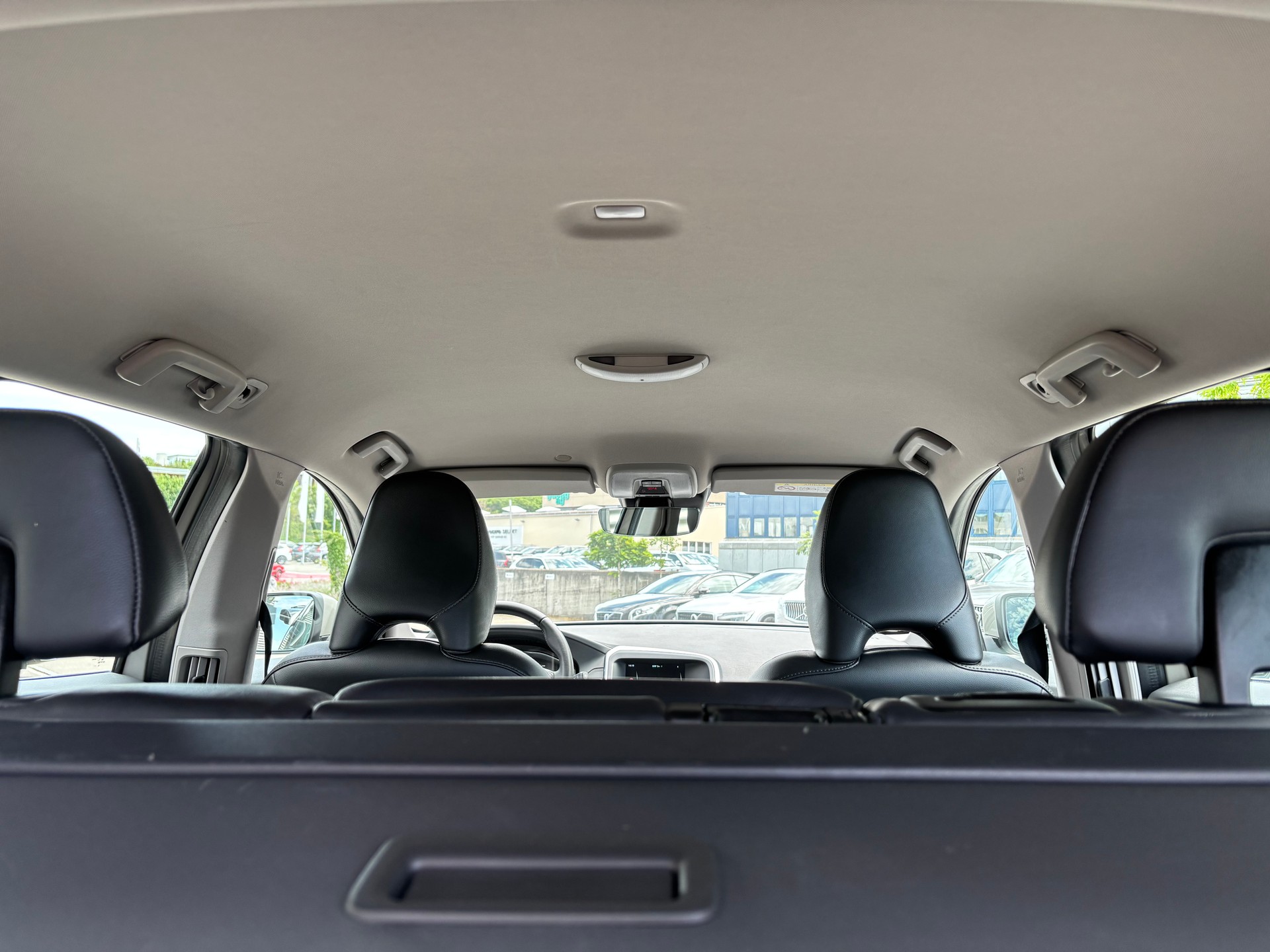 VOLVO XC60 2.4 D4 Summum AWD S/S-image-9