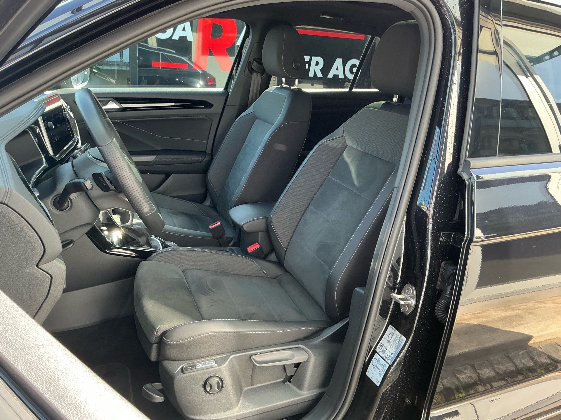 VW T-Roc R-LINE 4MOTION *** PANORAMAGLASDACH & ANHÄNGEKUPPLUNG ***-image-7