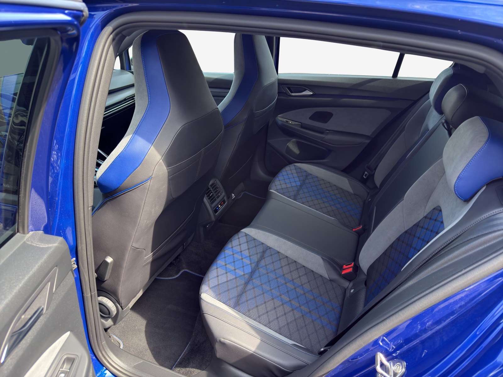 VW Golf 2.0 TSI R DSG 4Motion-image-11