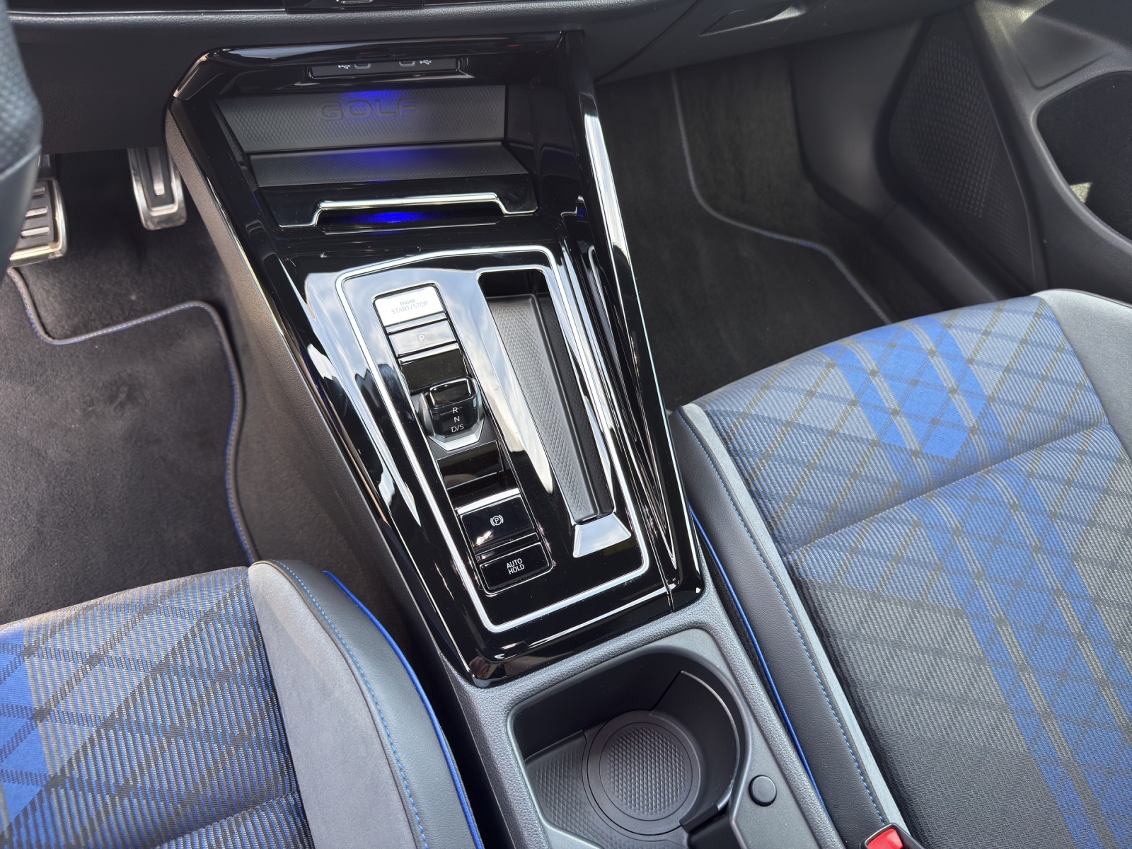 VW Golf 2.0 TSI R DSG 4Motion-image-10