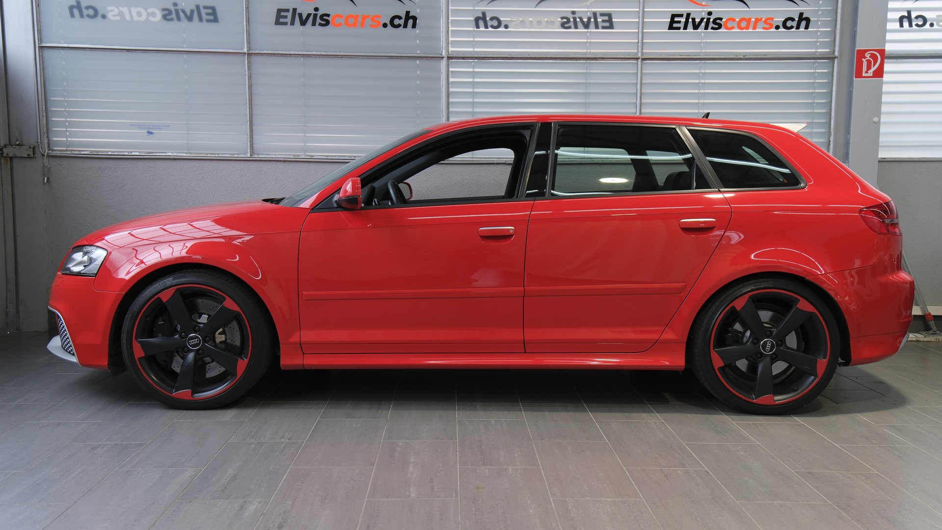 AUDI RS3 Sportback 2.5 TFSI quattro S-tronic-image-10
