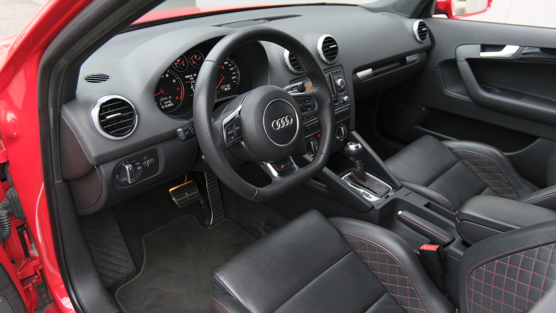 AUDI RS3 Sportback 2.5 TFSI quattro S-tronic-image-4
