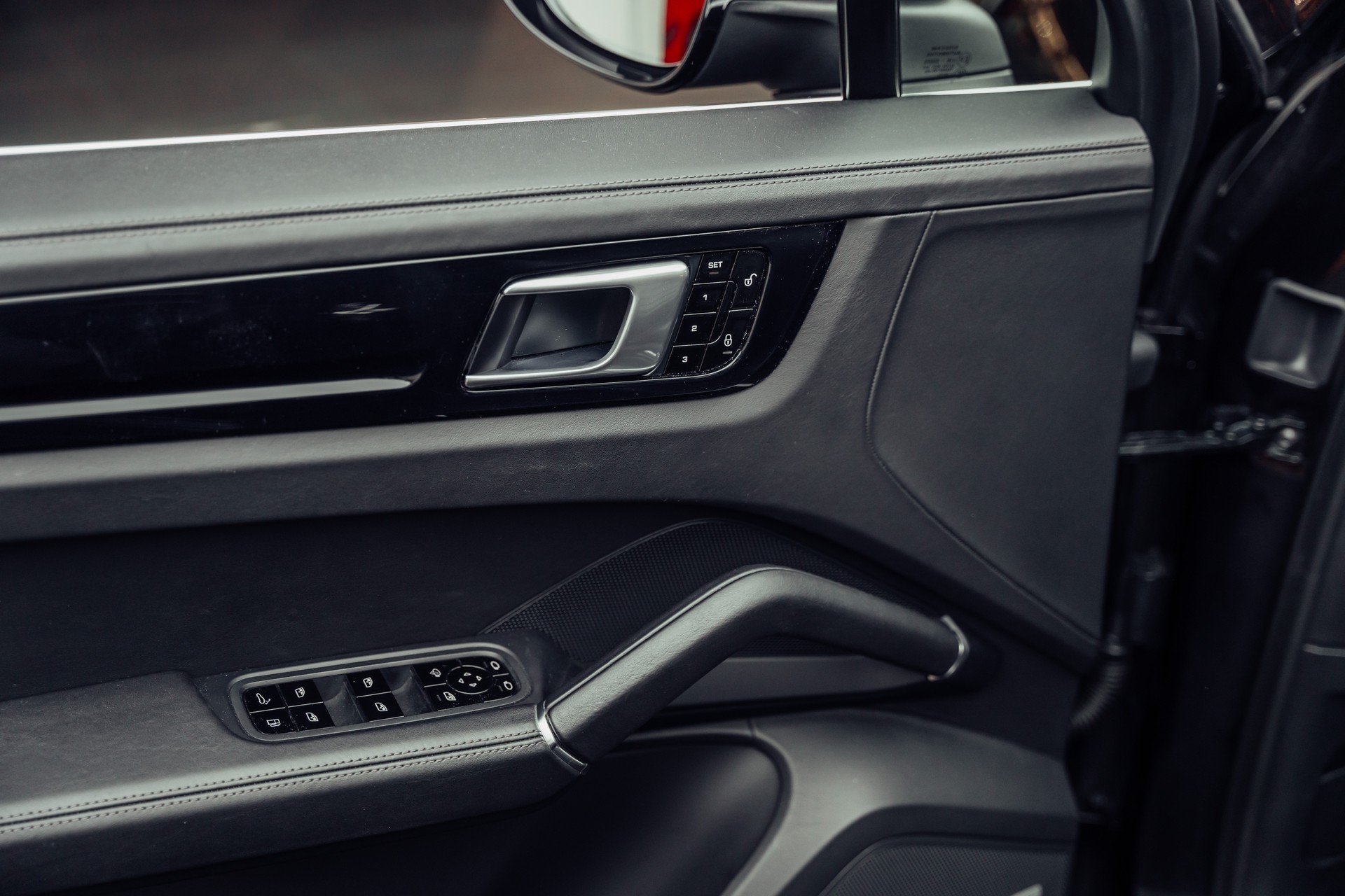 PORSCHE Cayenne E-Hybrid-image-12