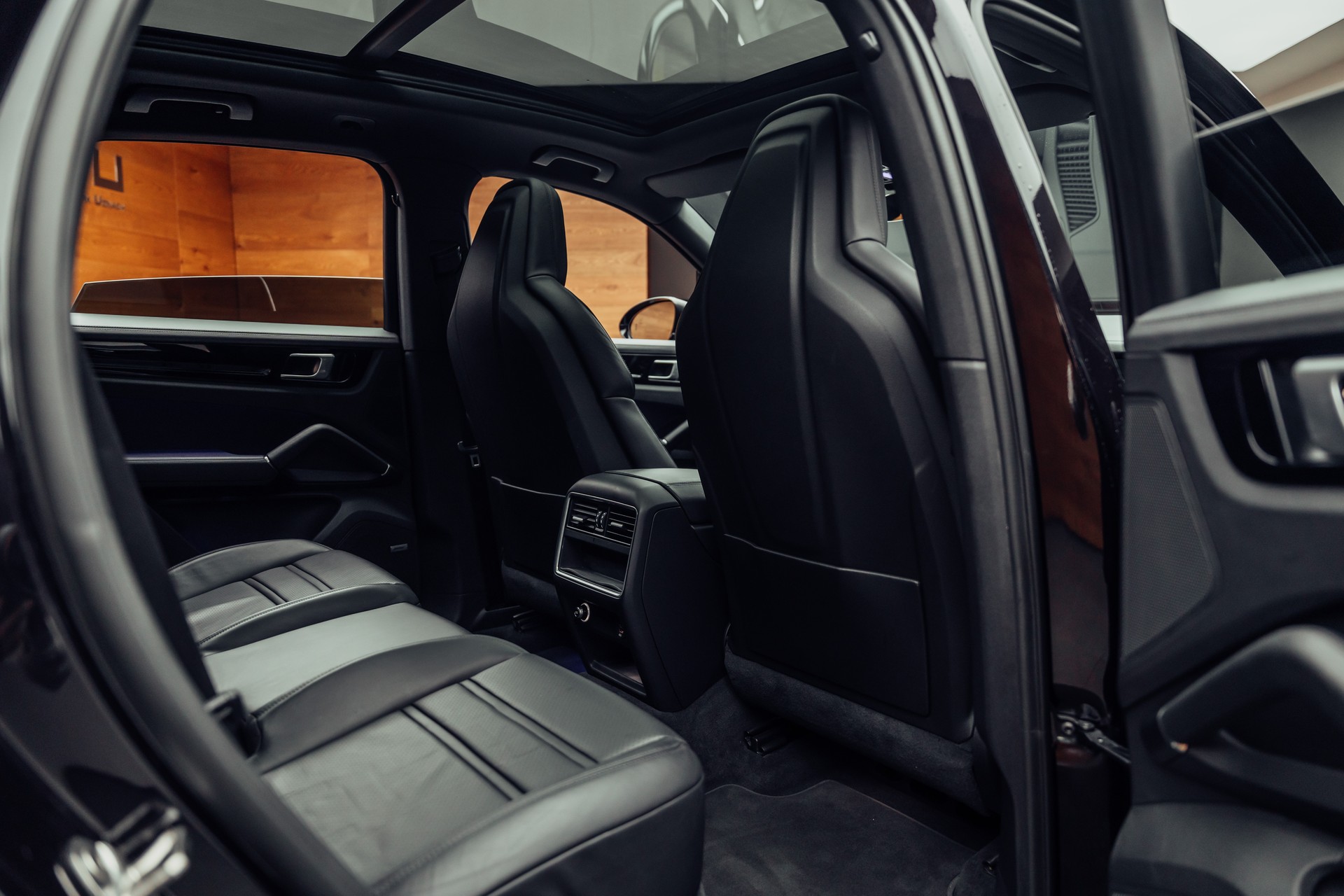 PORSCHE Cayenne E-Hybrid-image-8