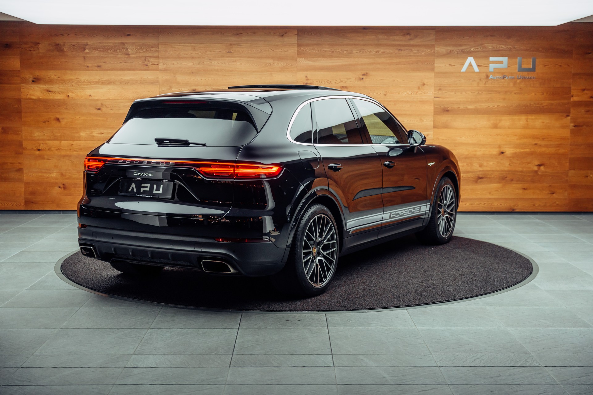 PORSCHE Cayenne E-Hybrid-image-1