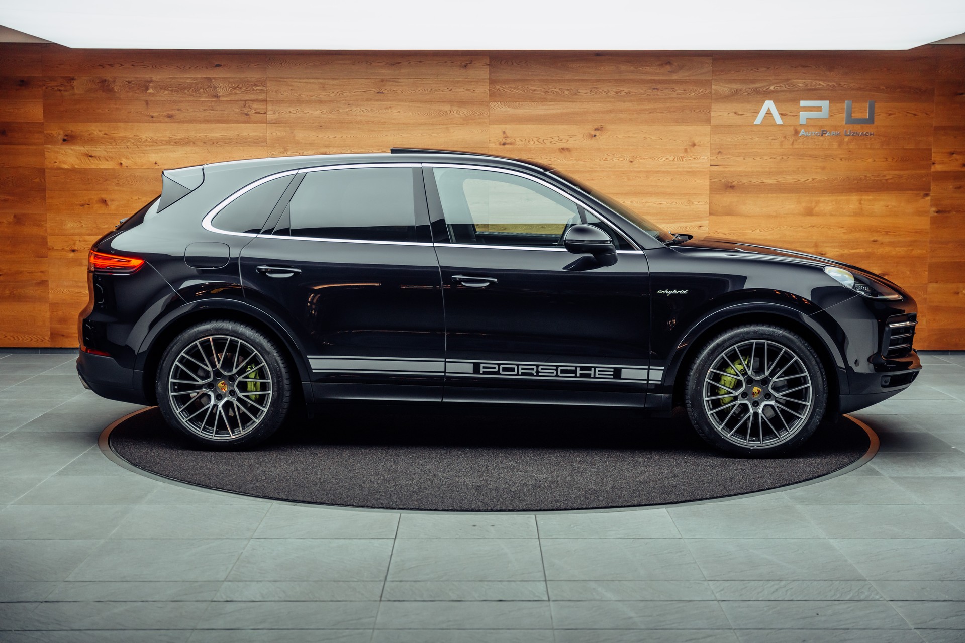 PORSCHE Cayenne E-Hybrid-image-10
